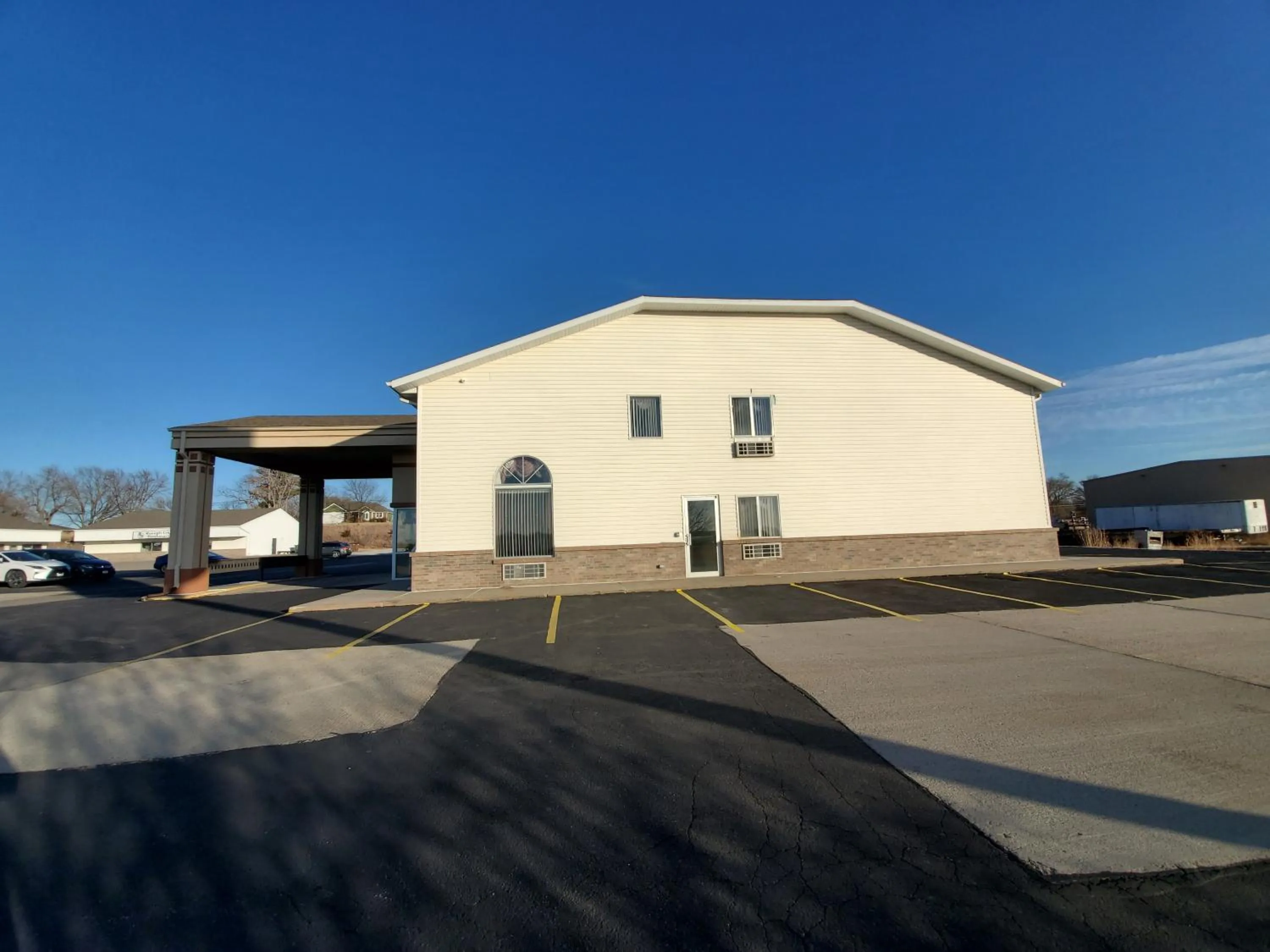 Property building in Super 7 Inn Tecumseh