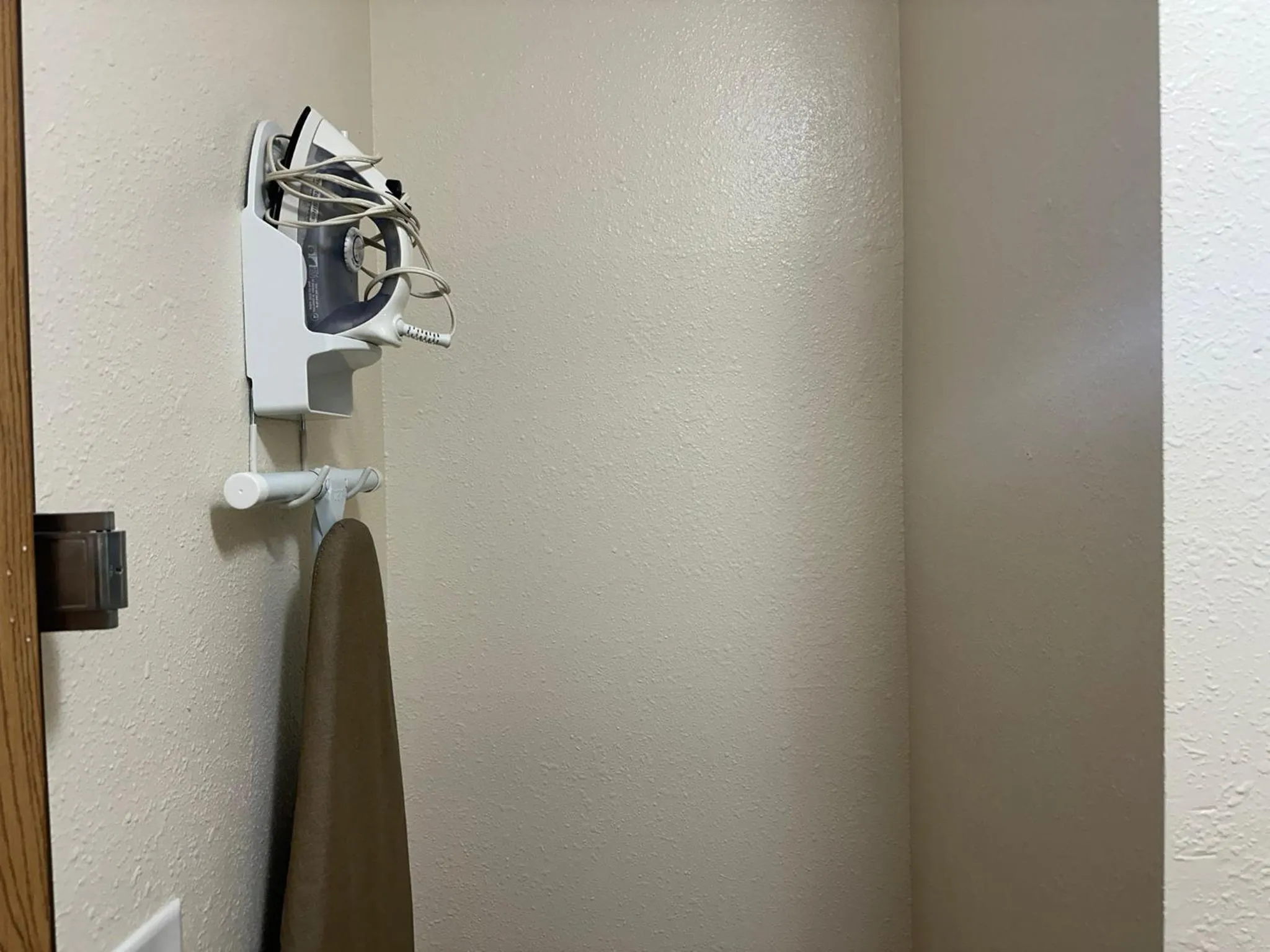 flat iron in Super 7 Inn Tecumseh