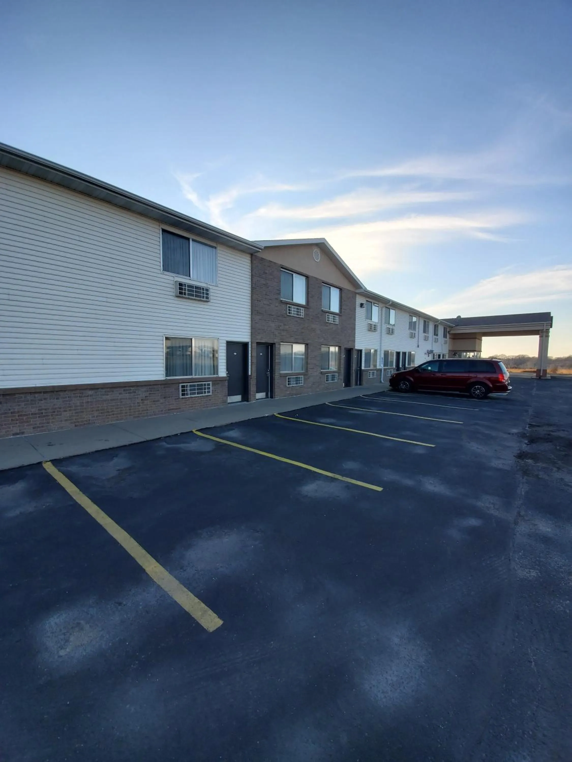 Property building in Super 7 Inn Tecumseh