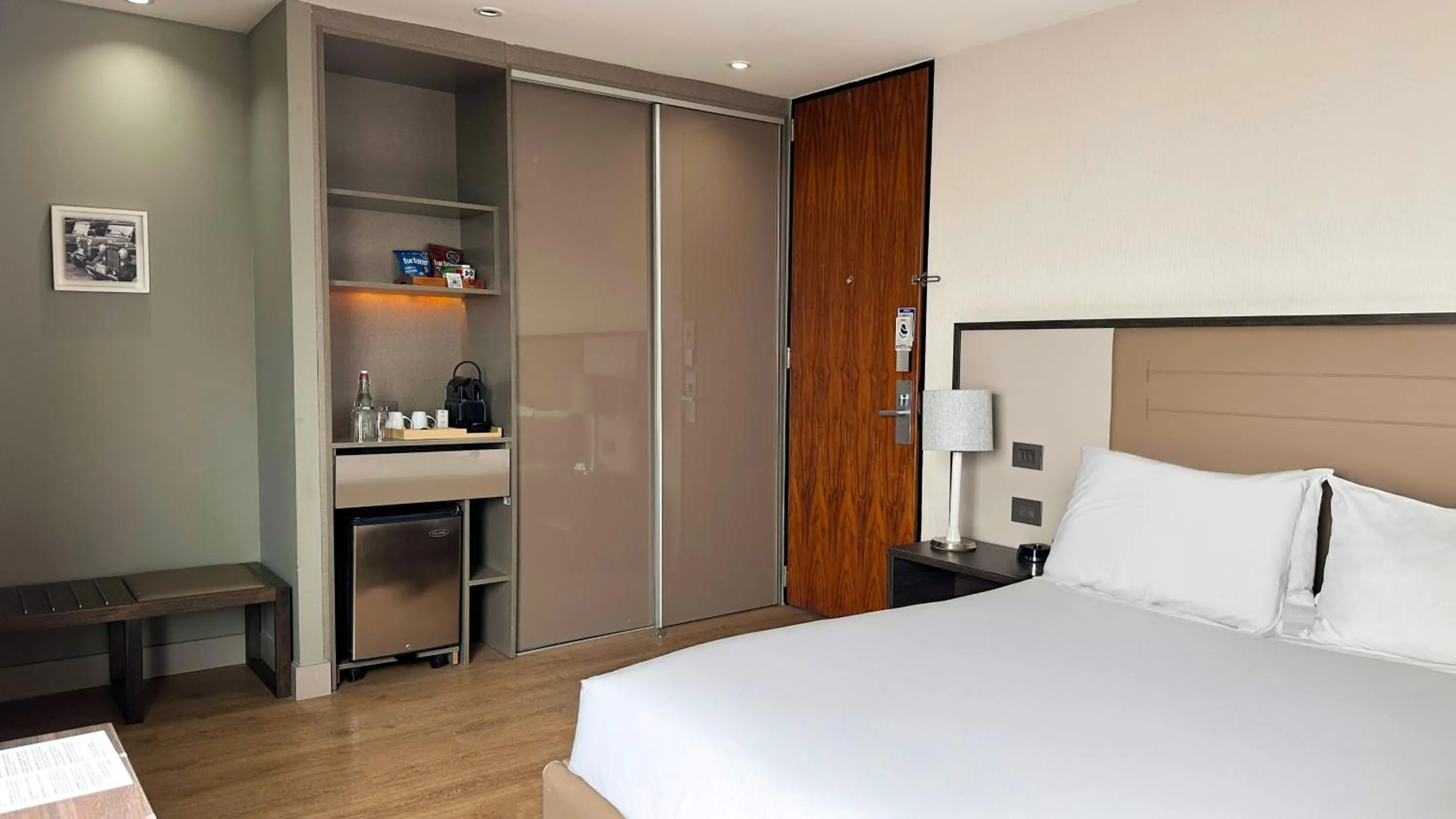 wardrobe, Bed in Hotel Habitel Prime