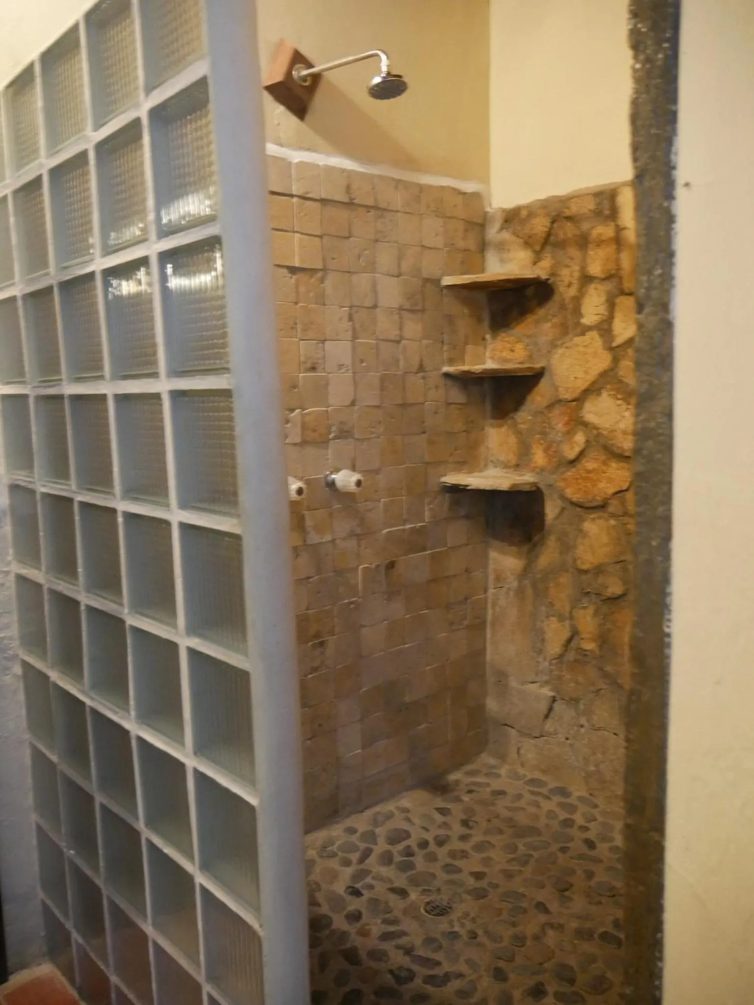 Shower in Hotel Casa del Consulado