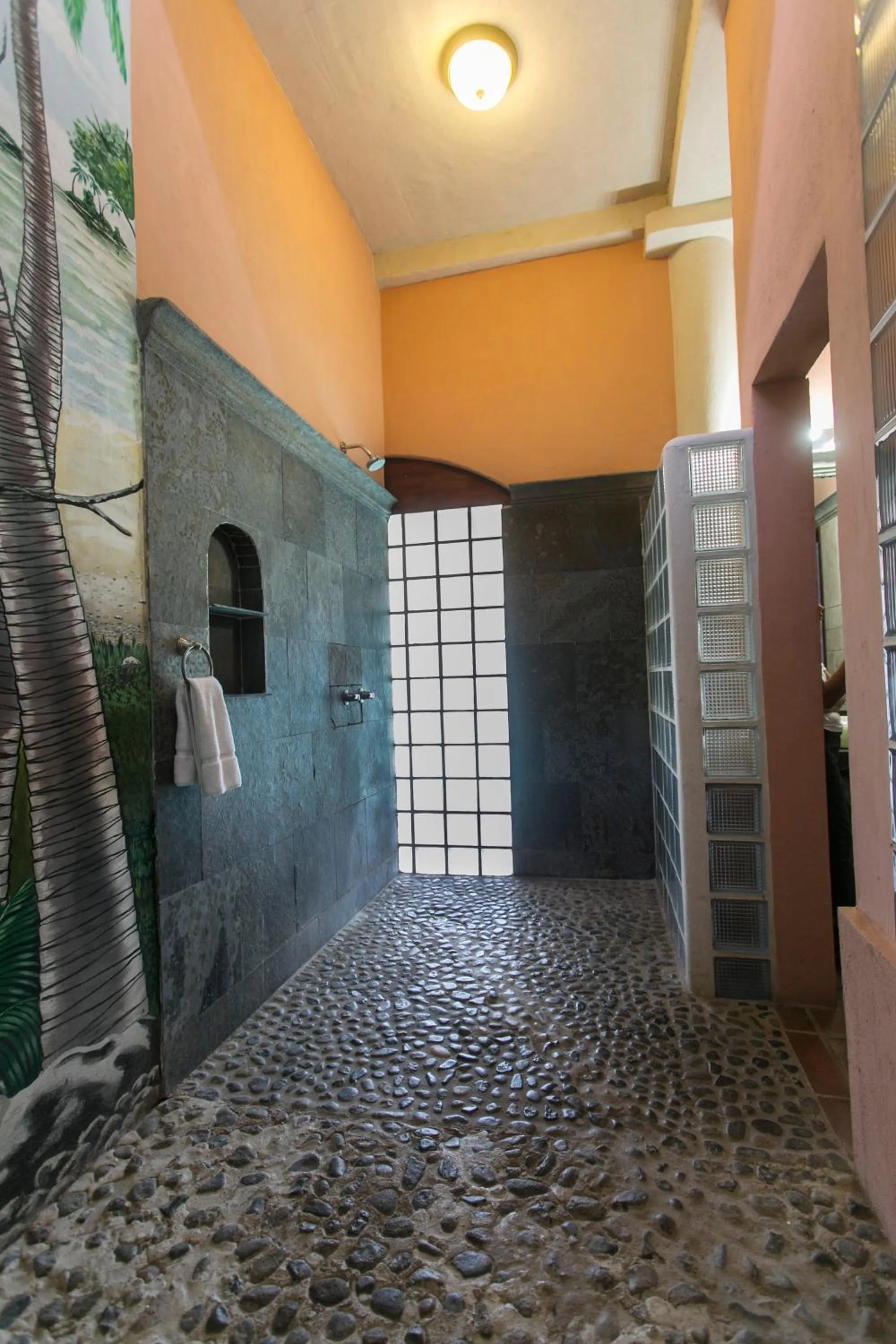 Shower in Hotel Casa del Consulado