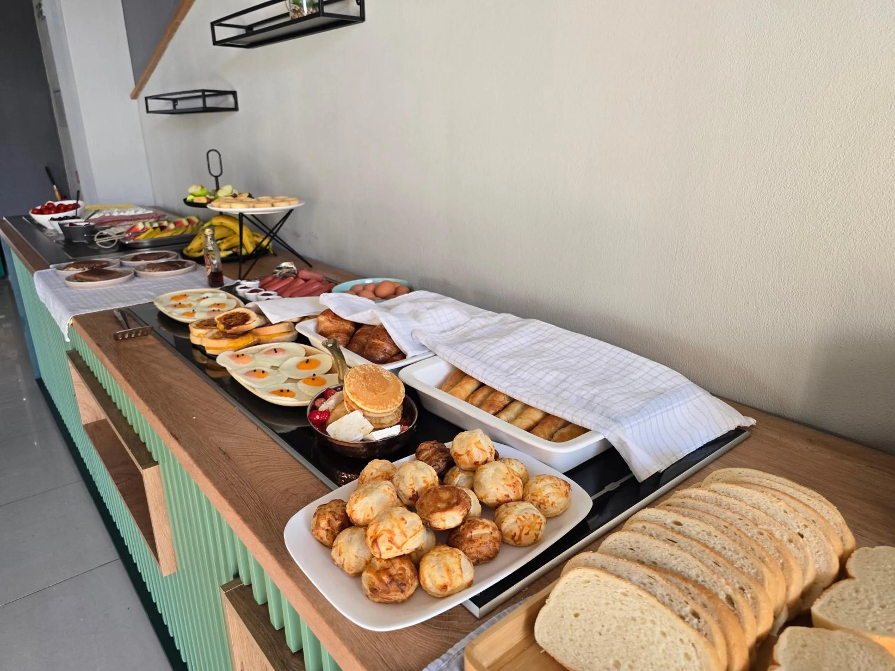 Restaurant/places to eat in Family Hotel Saga