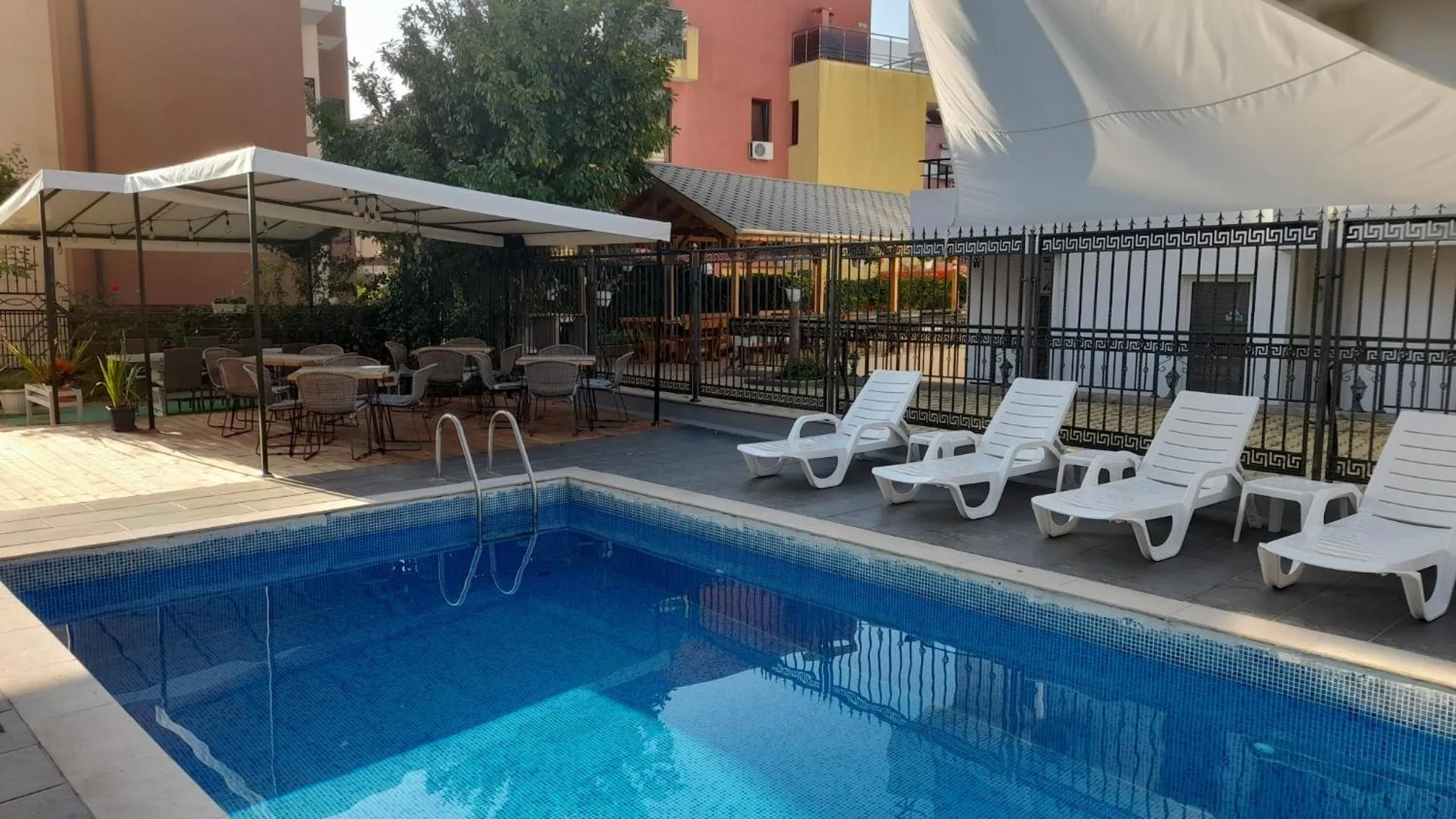 Restaurant/places to eat in Family Hotel Saga