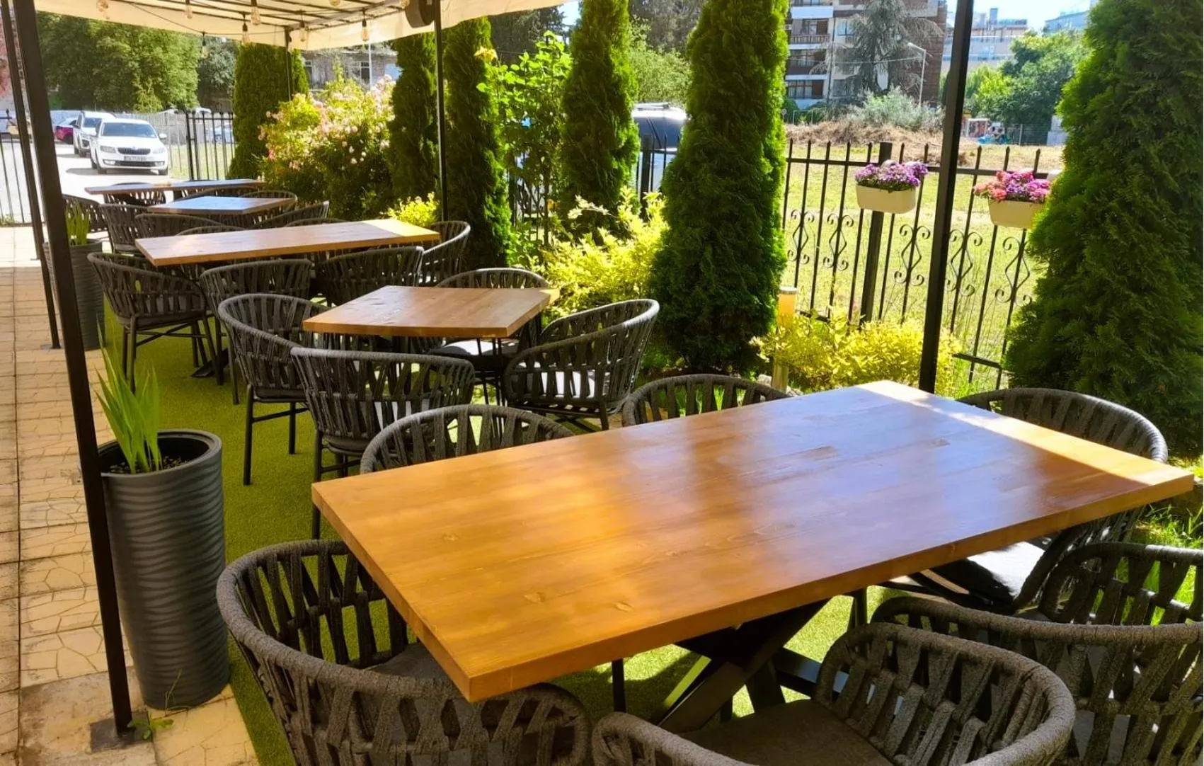 Restaurant/places to eat in Family Hotel Saga