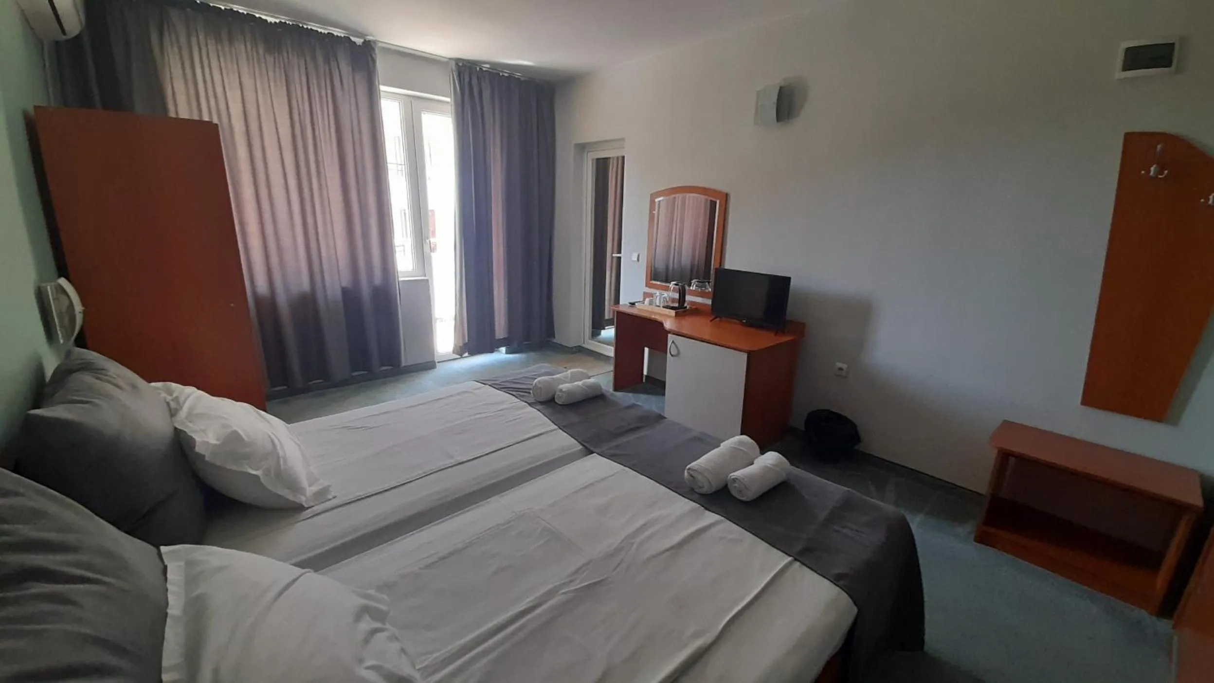 Photo of the whole room, Bed in Family Hotel Saga