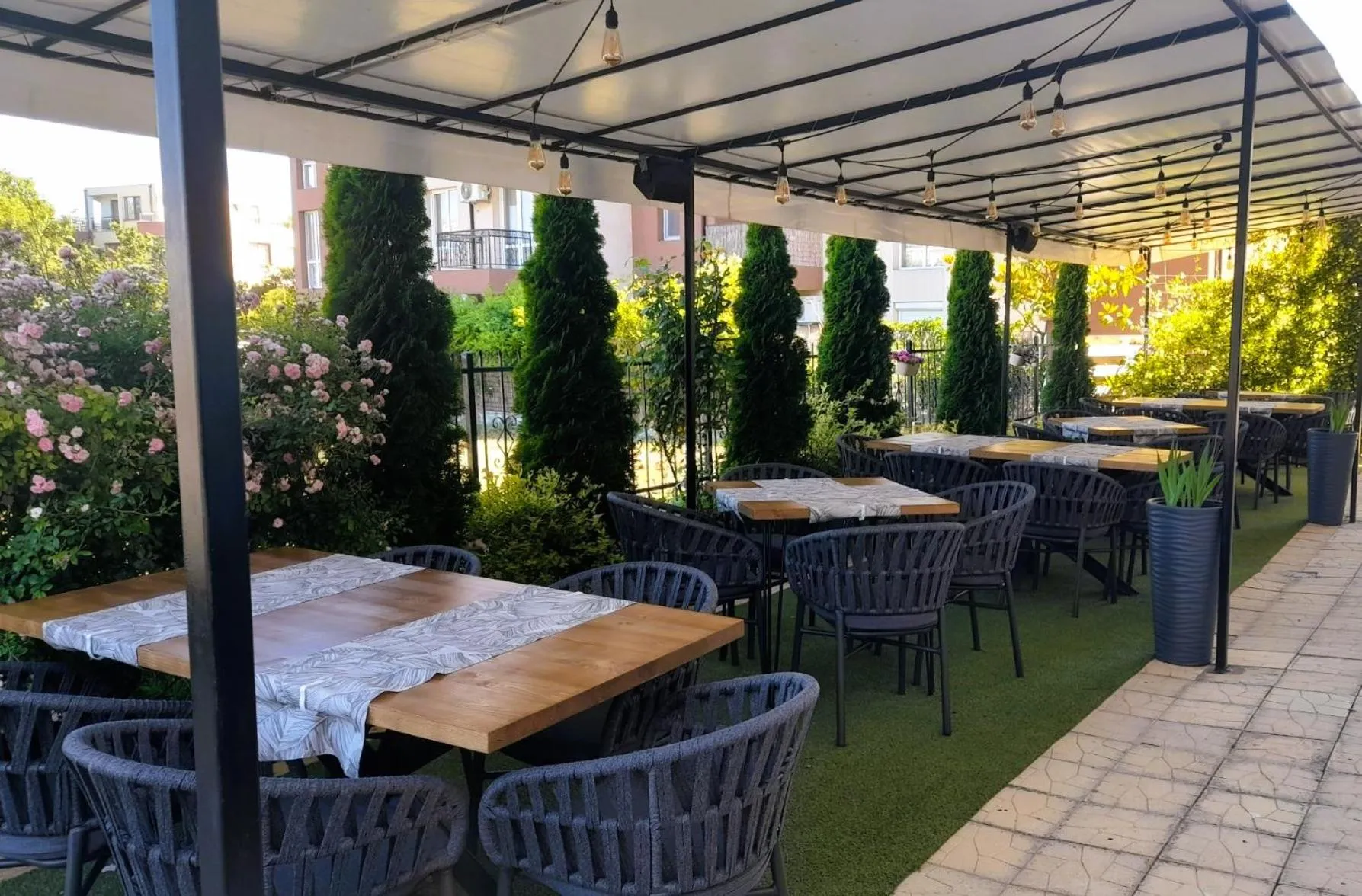 Restaurant/places to eat in Family Hotel Saga