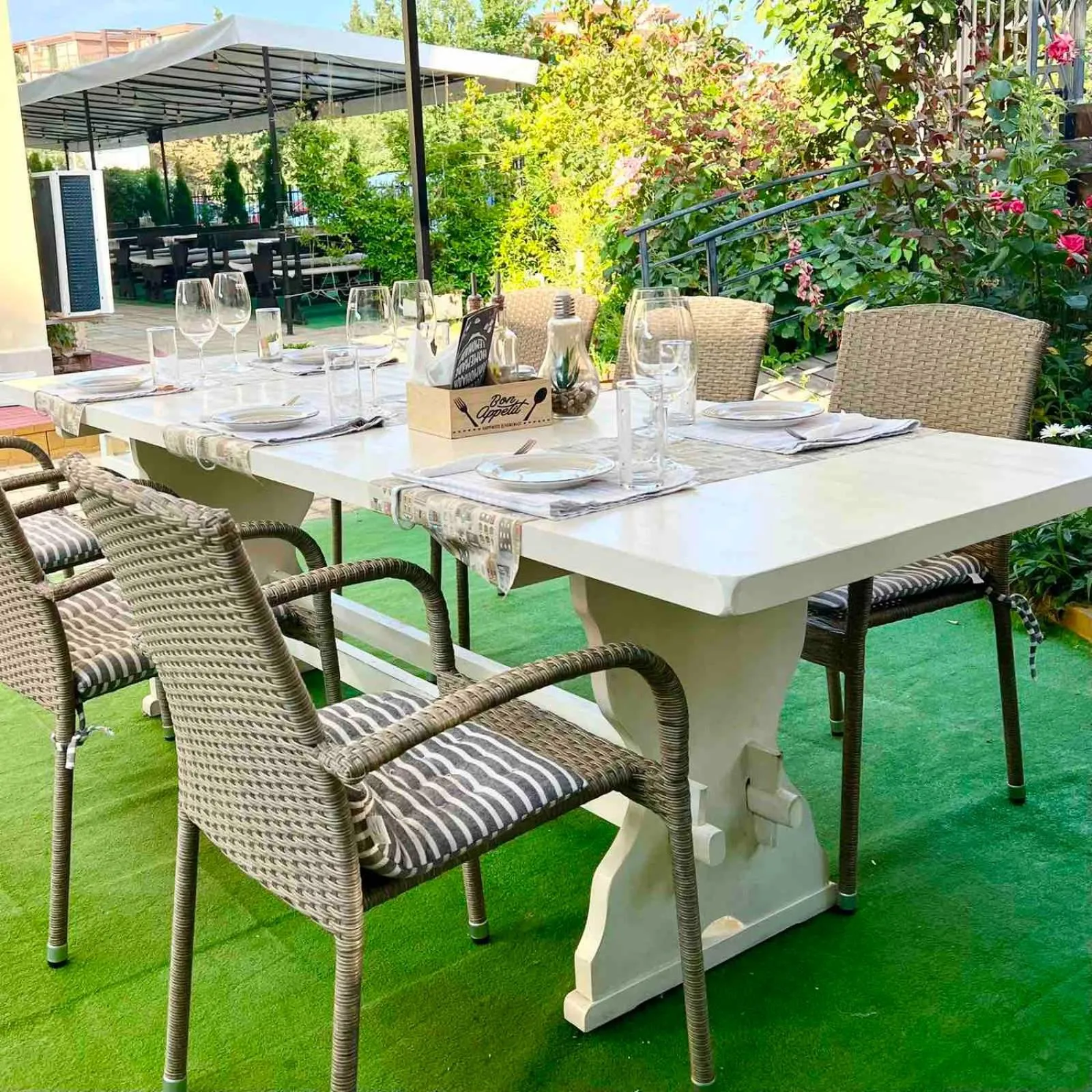 Restaurant/places to eat in Family Hotel Saga