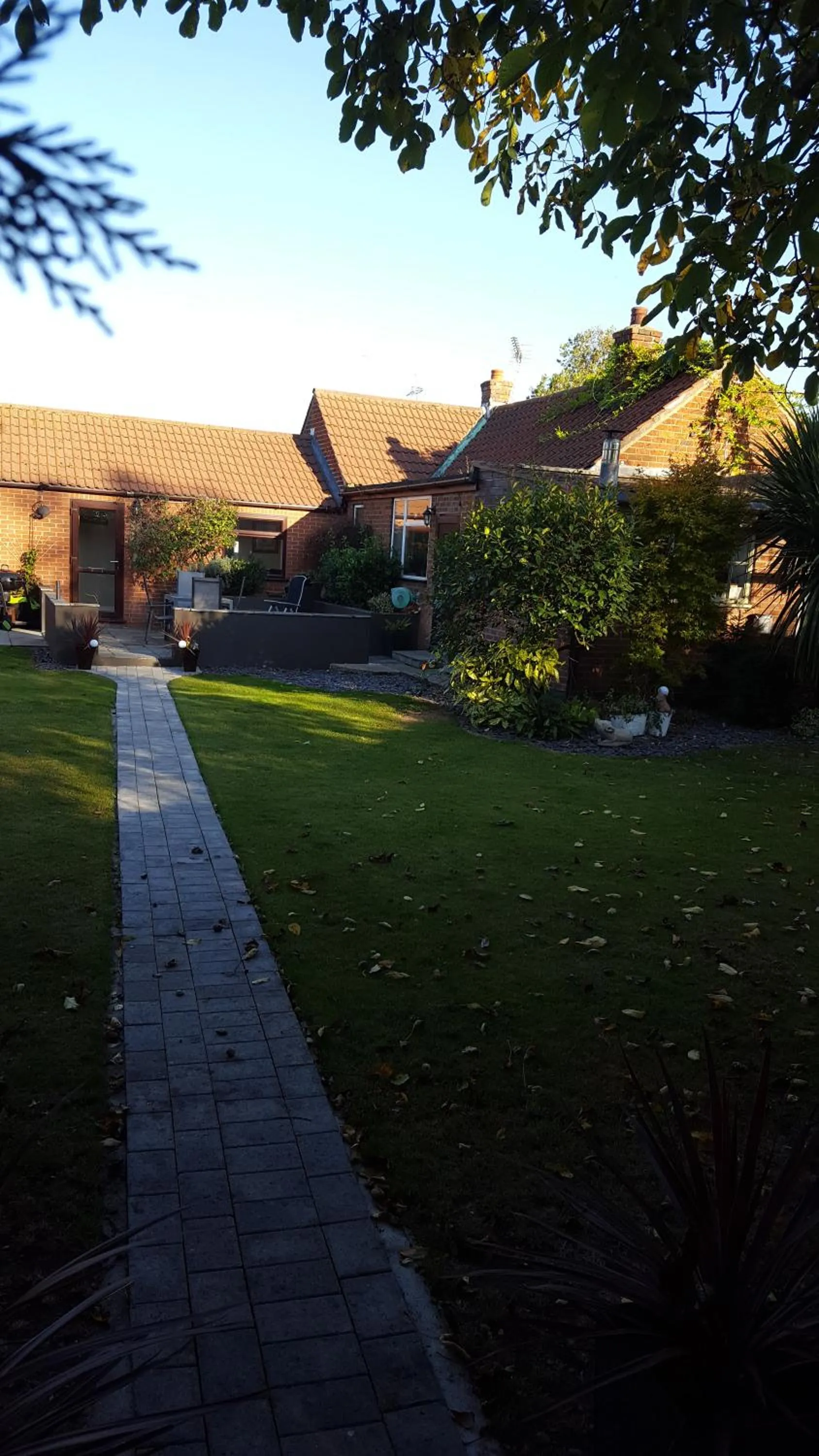 Facade/entrance in The White Dove Bed and Breakfast with Glamping Newark showground