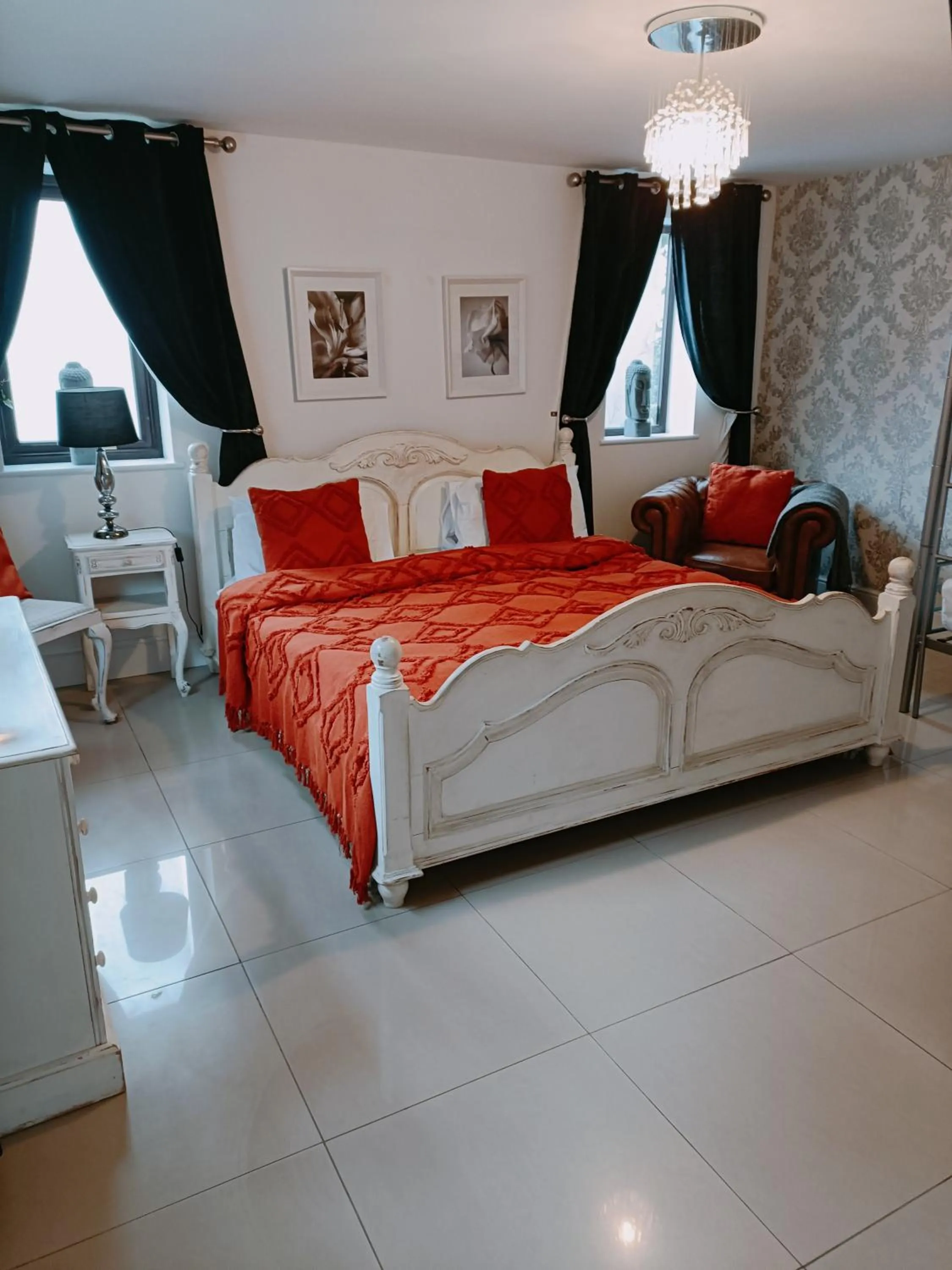 The White Dove Bed and Breakfast with Glamping Newark showground