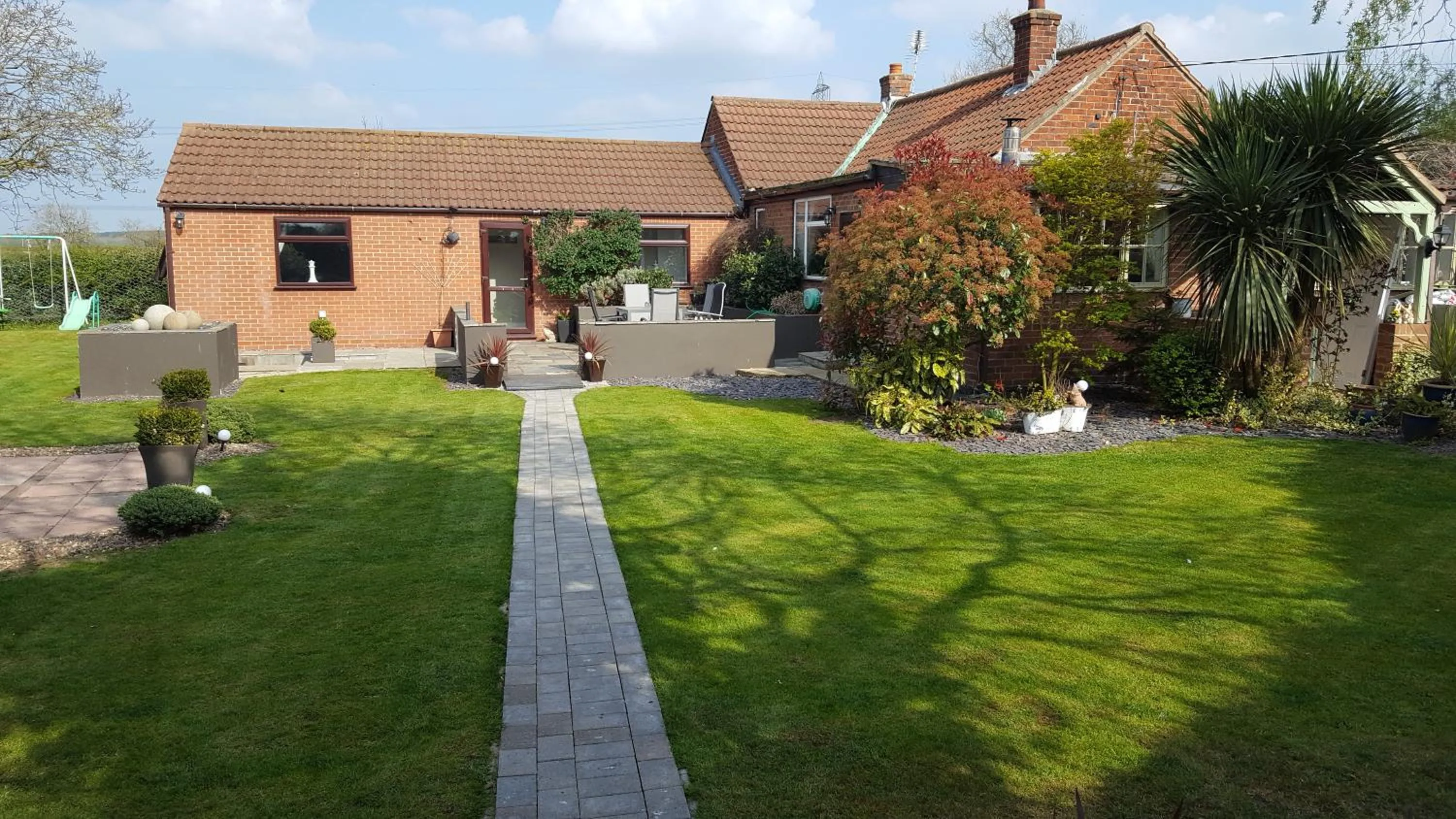 Property building in The White Dove Bed and Breakfast with Glamping Newark showground