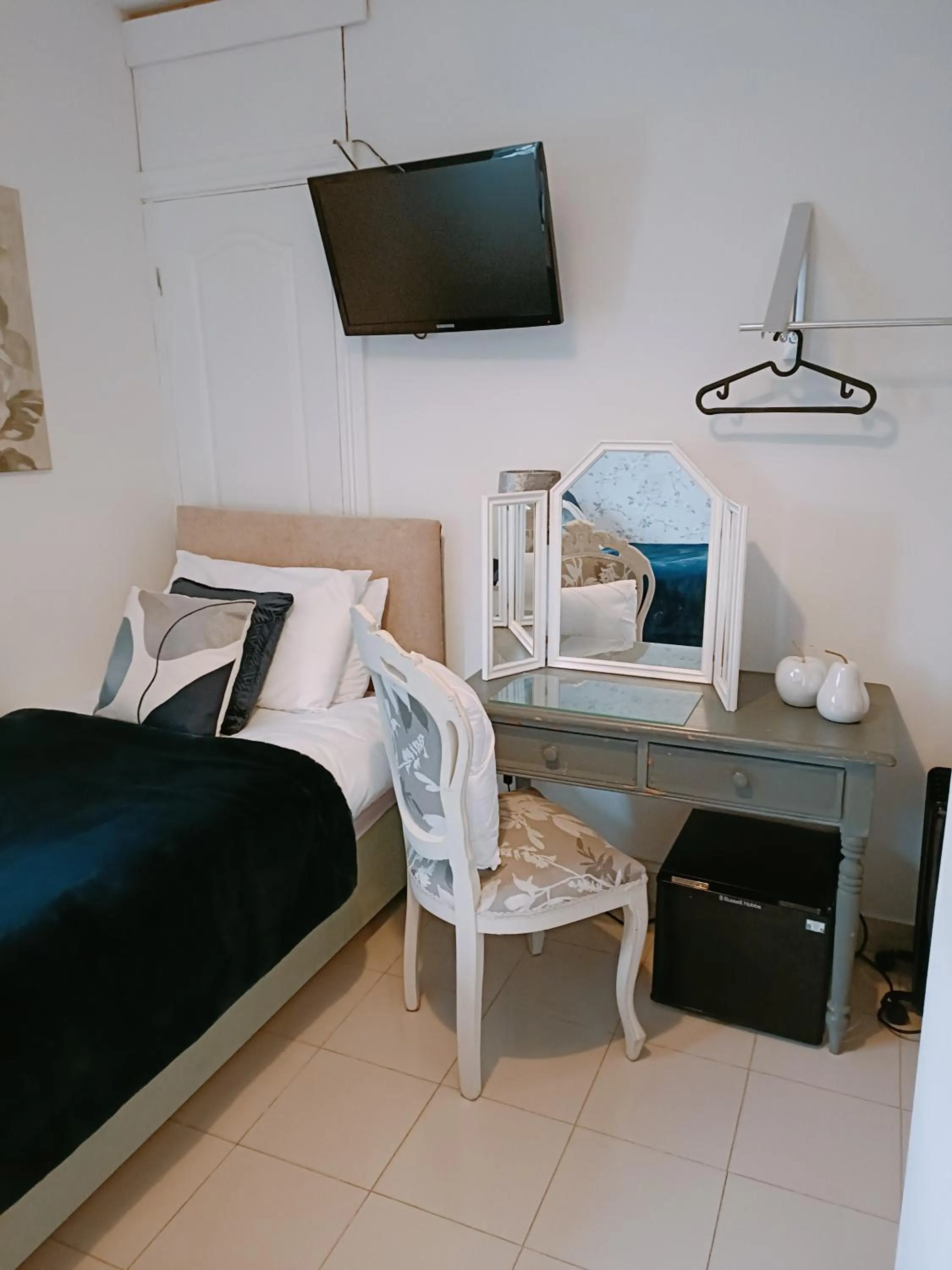 The White Dove Bed and Breakfast with Glamping Newark showground