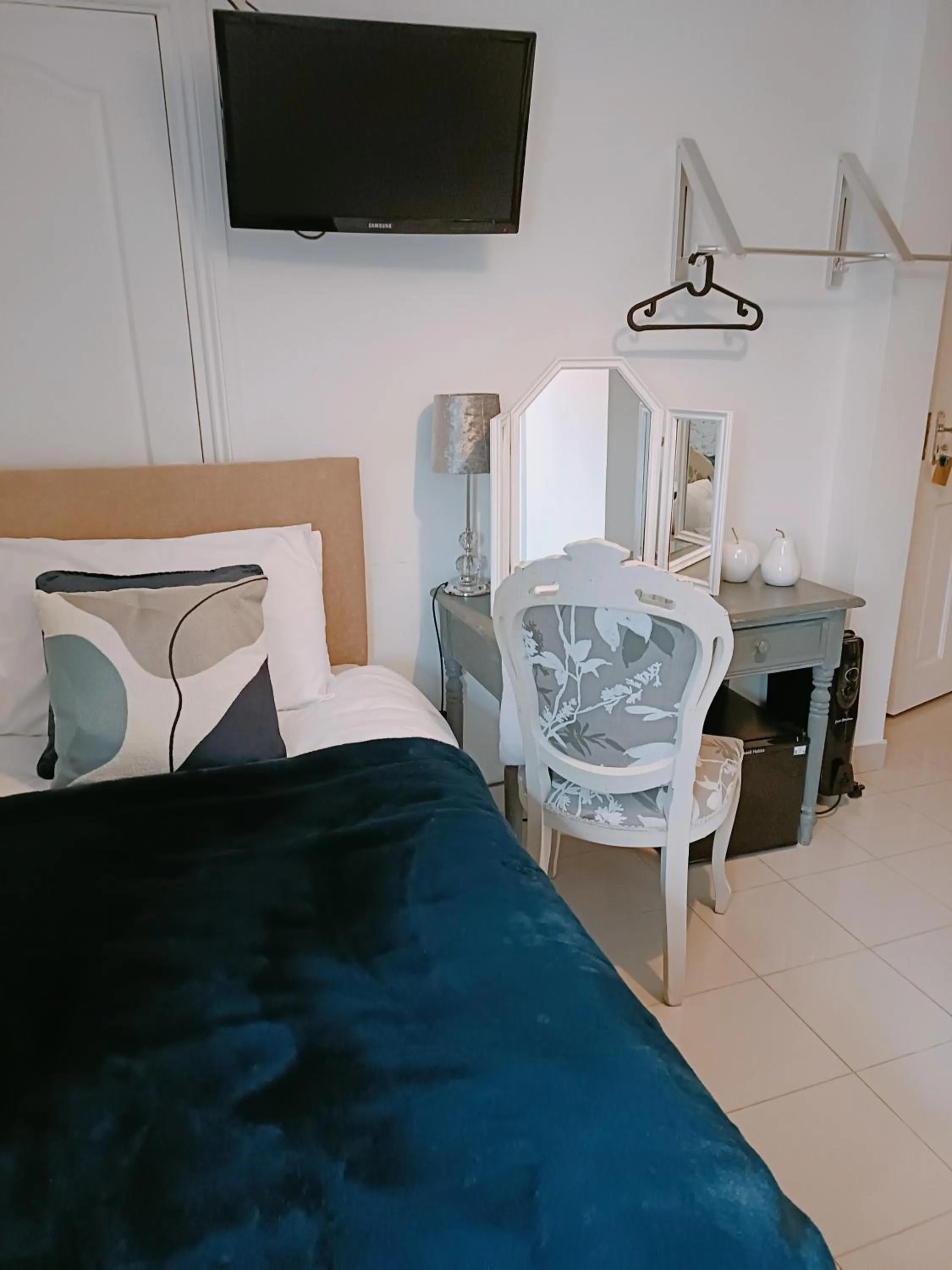 The White Dove Bed and Breakfast with Glamping Newark showground