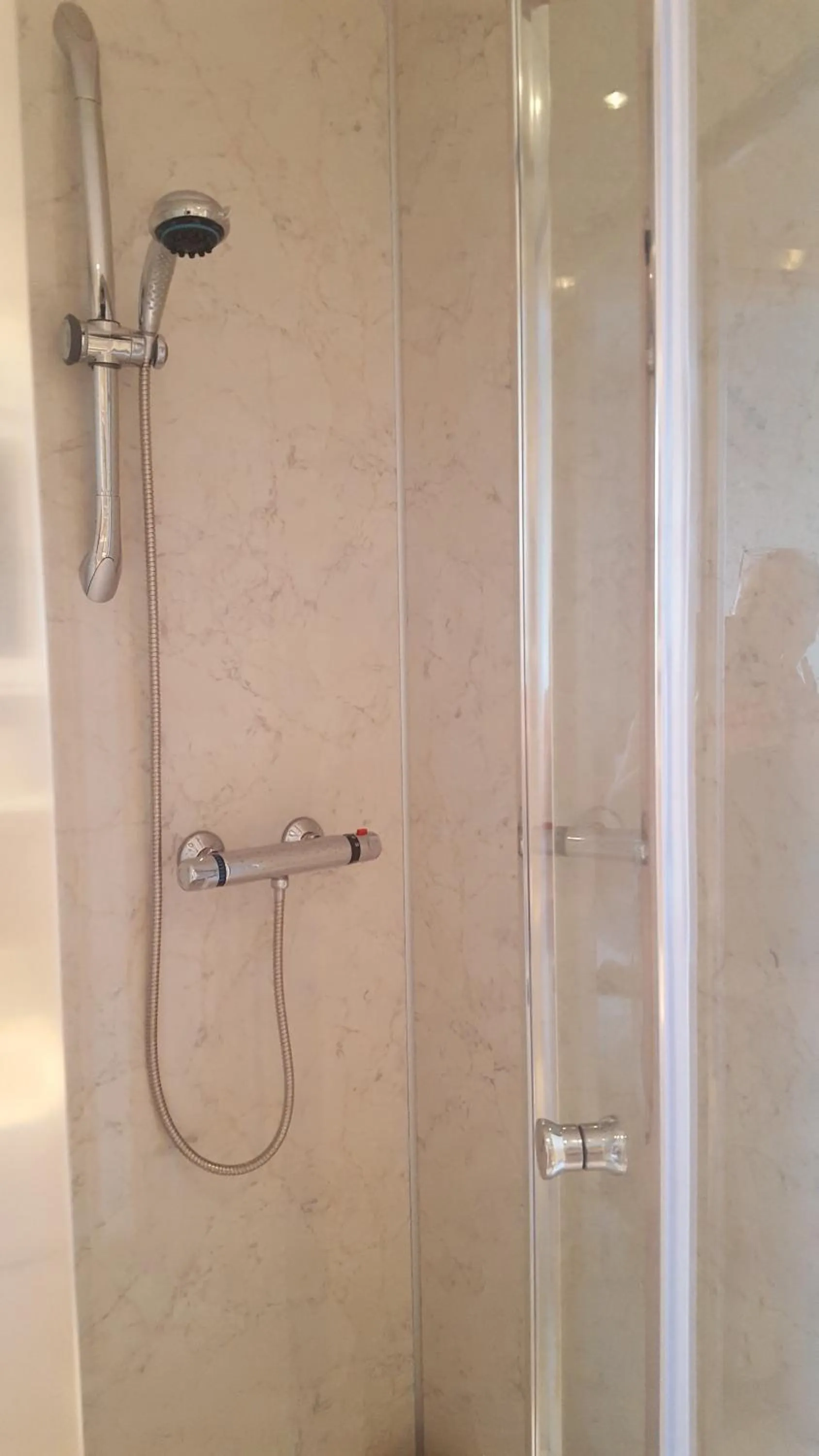 Shower in The White Dove Bed and Breakfast with Glamping Newark showground