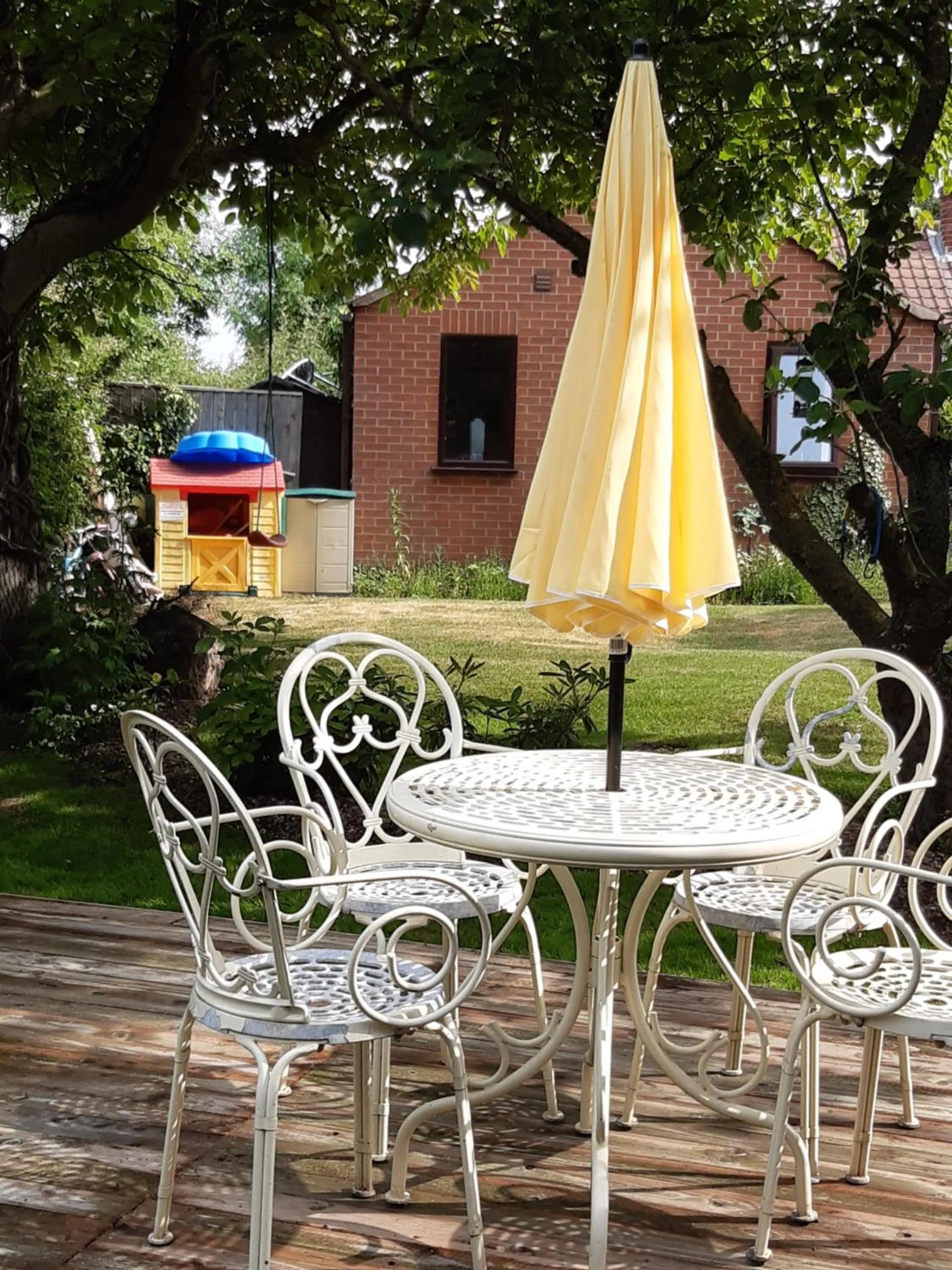 Seating area in The White Dove Bed and Breakfast with Glamping Newark showground
