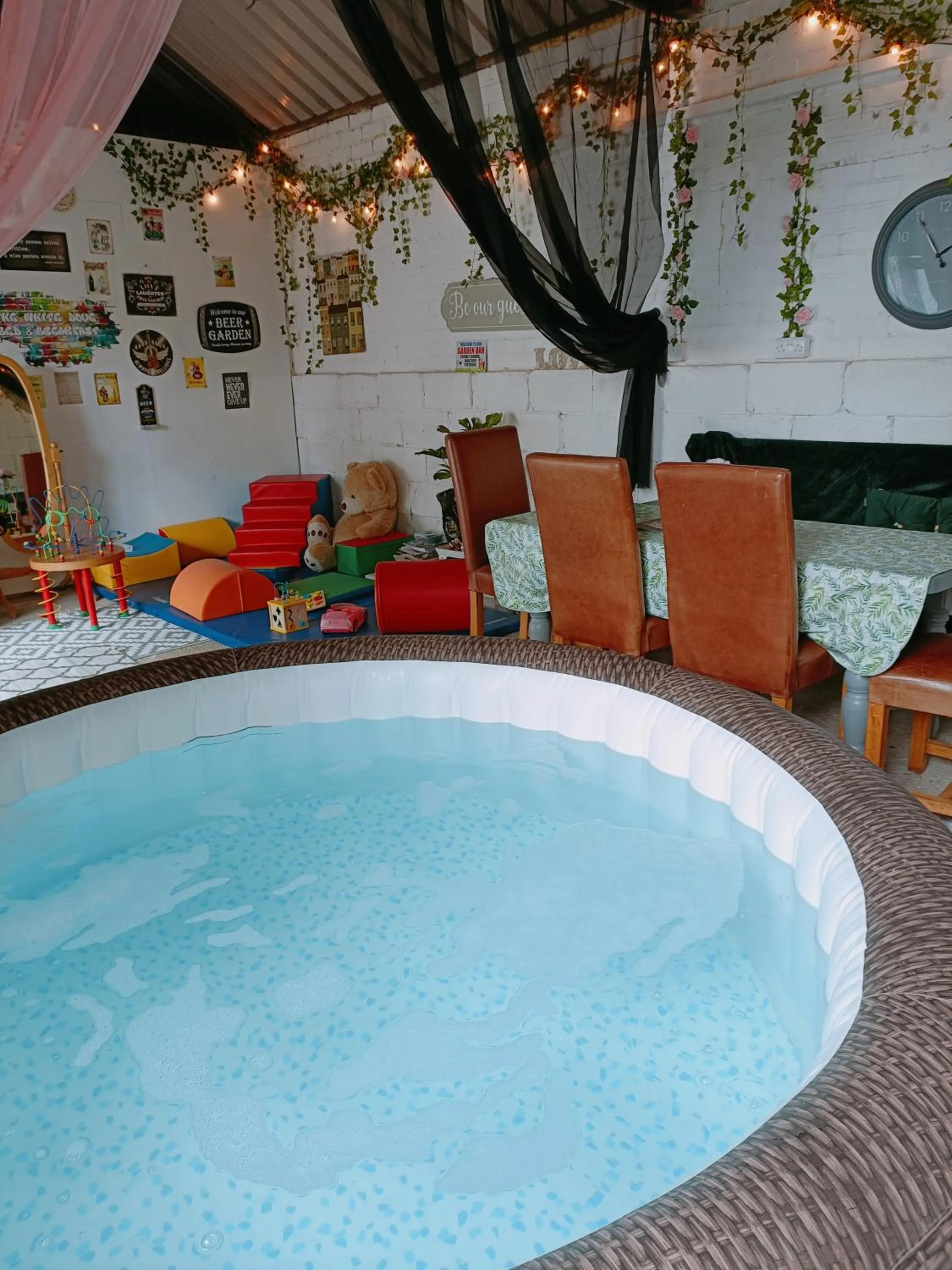 The White Dove Bed and Breakfast with Glamping Newark showground