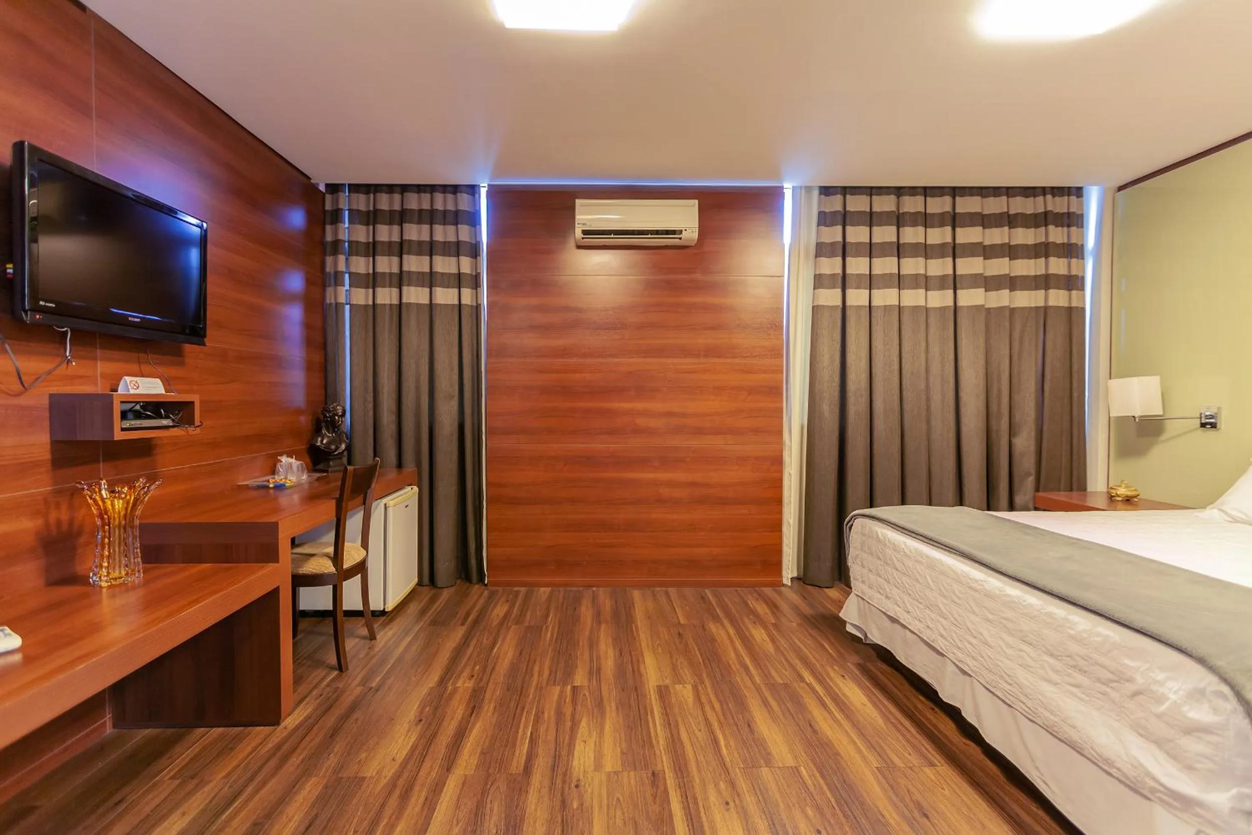 Bedroom, Bed in Tri Hotel Executive Criciúma