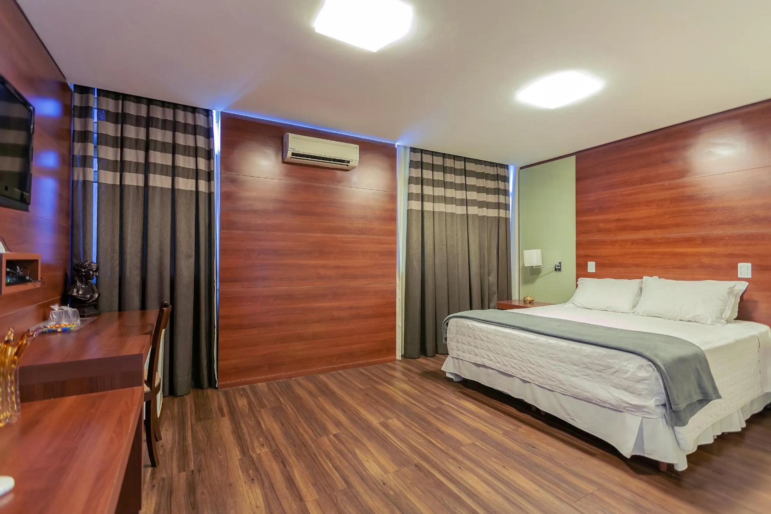 Bedroom, Bed in Tri Hotel Executive Criciúma