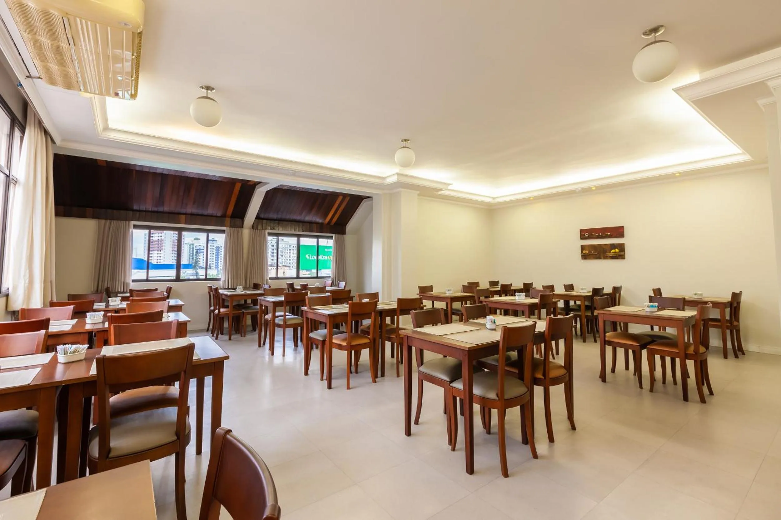 Breakfast in Tri Hotel Executive Criciúma