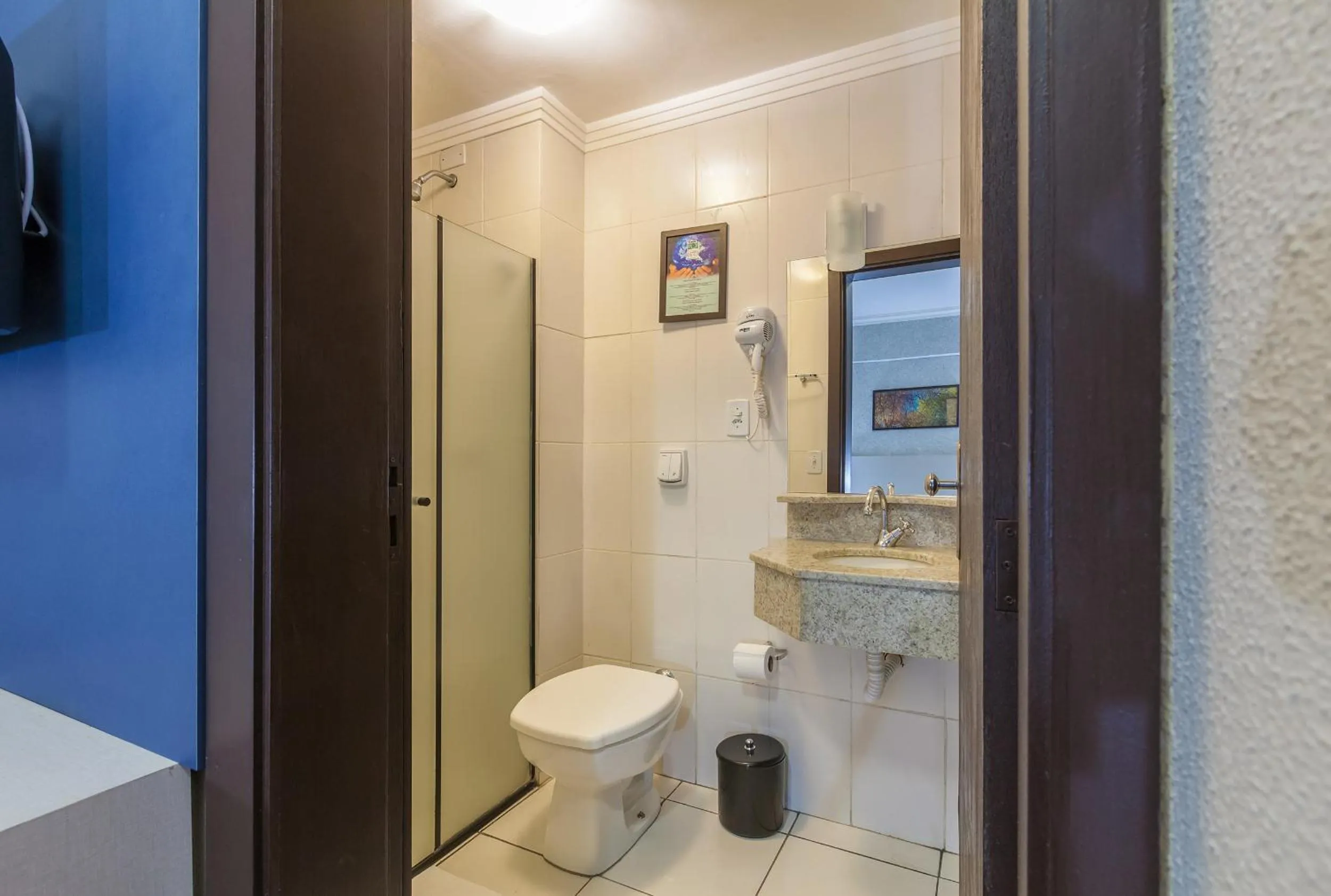 Toilet in Tri Hotel Criciúma