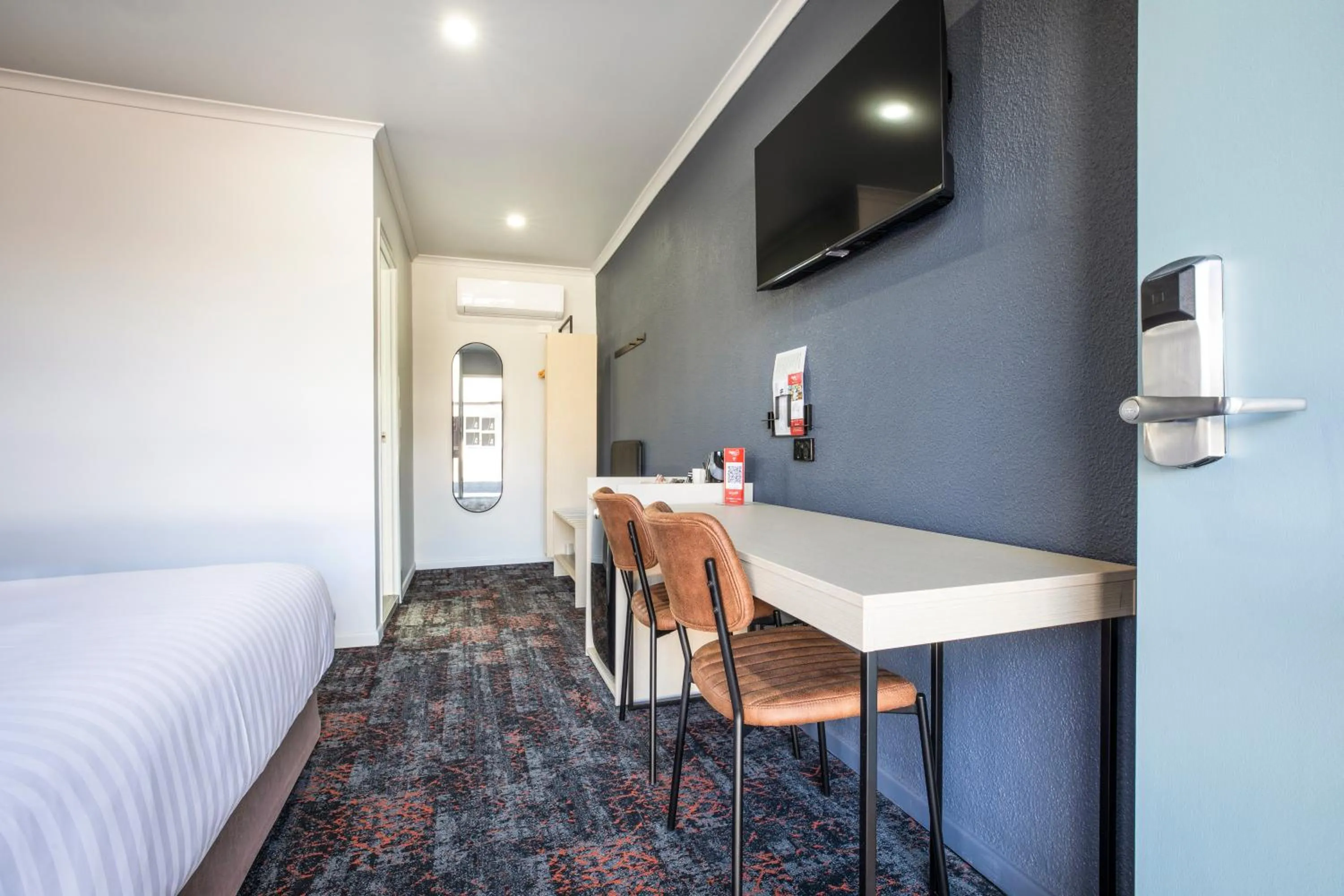 Bedroom, Bed in Nightcap at Horse & Jockey Hotel Warwick