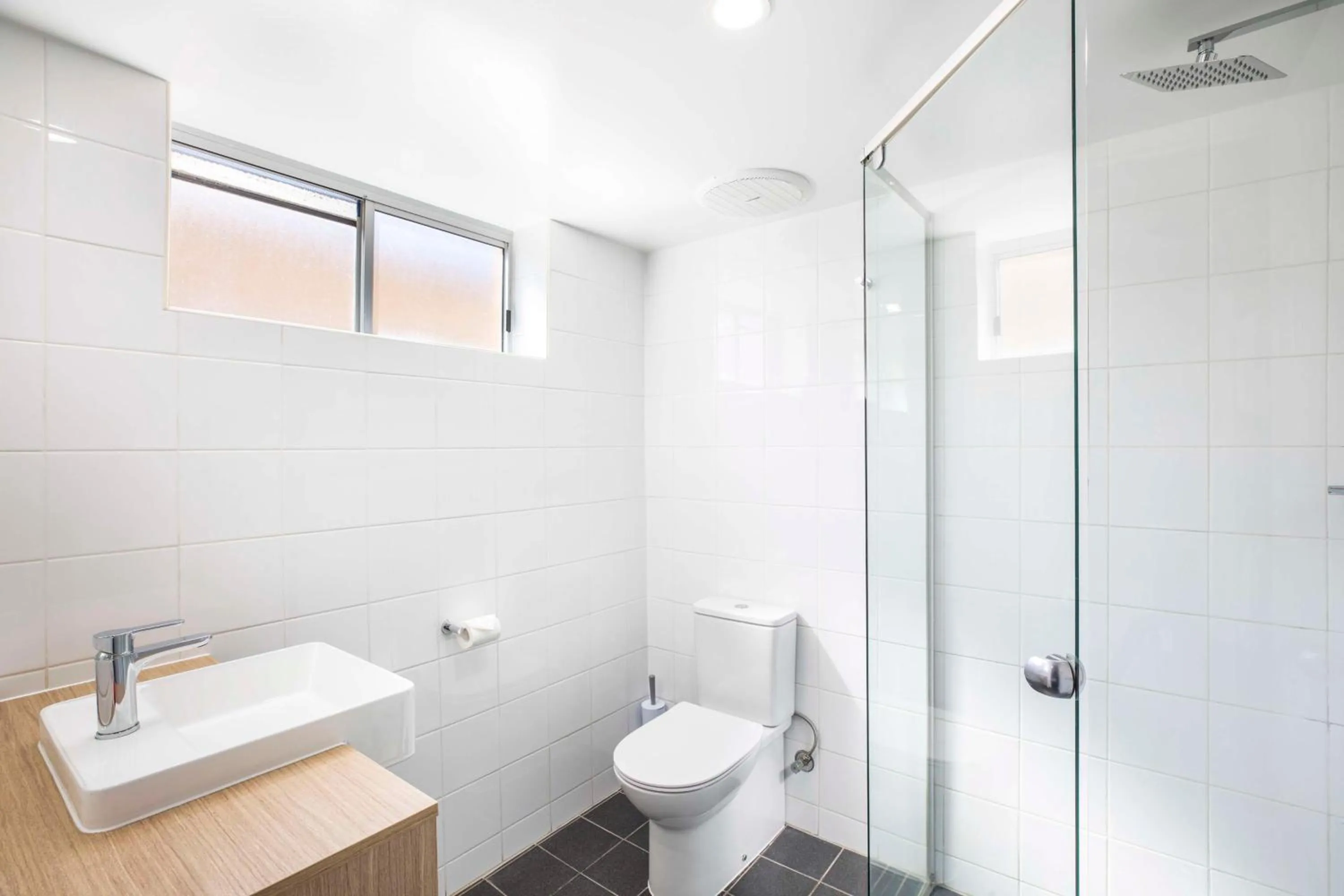 Bathroom in Nightcap at Horse & Jockey Hotel Warwick