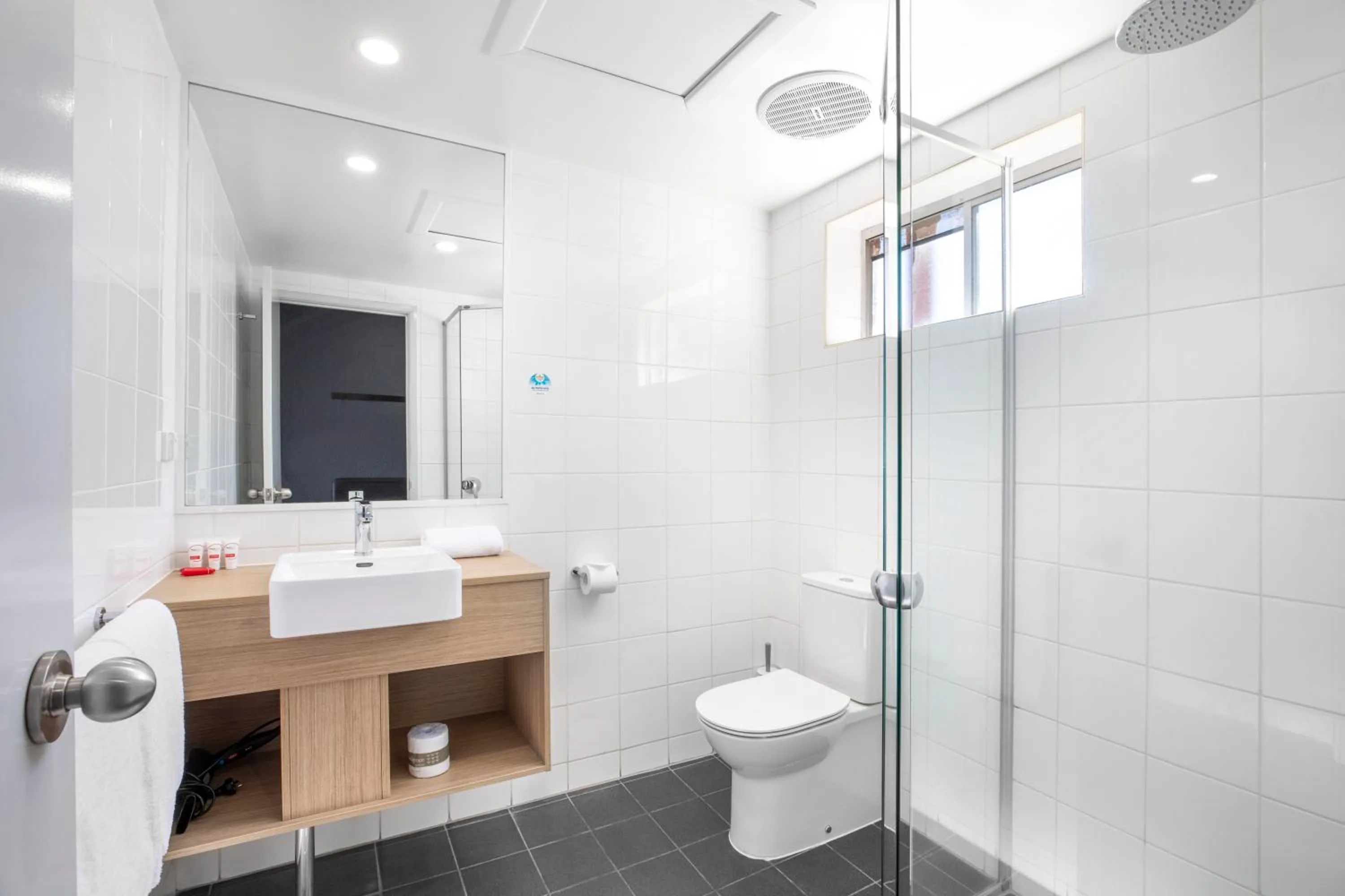 Bathroom in Nightcap at Horse & Jockey Hotel Warwick