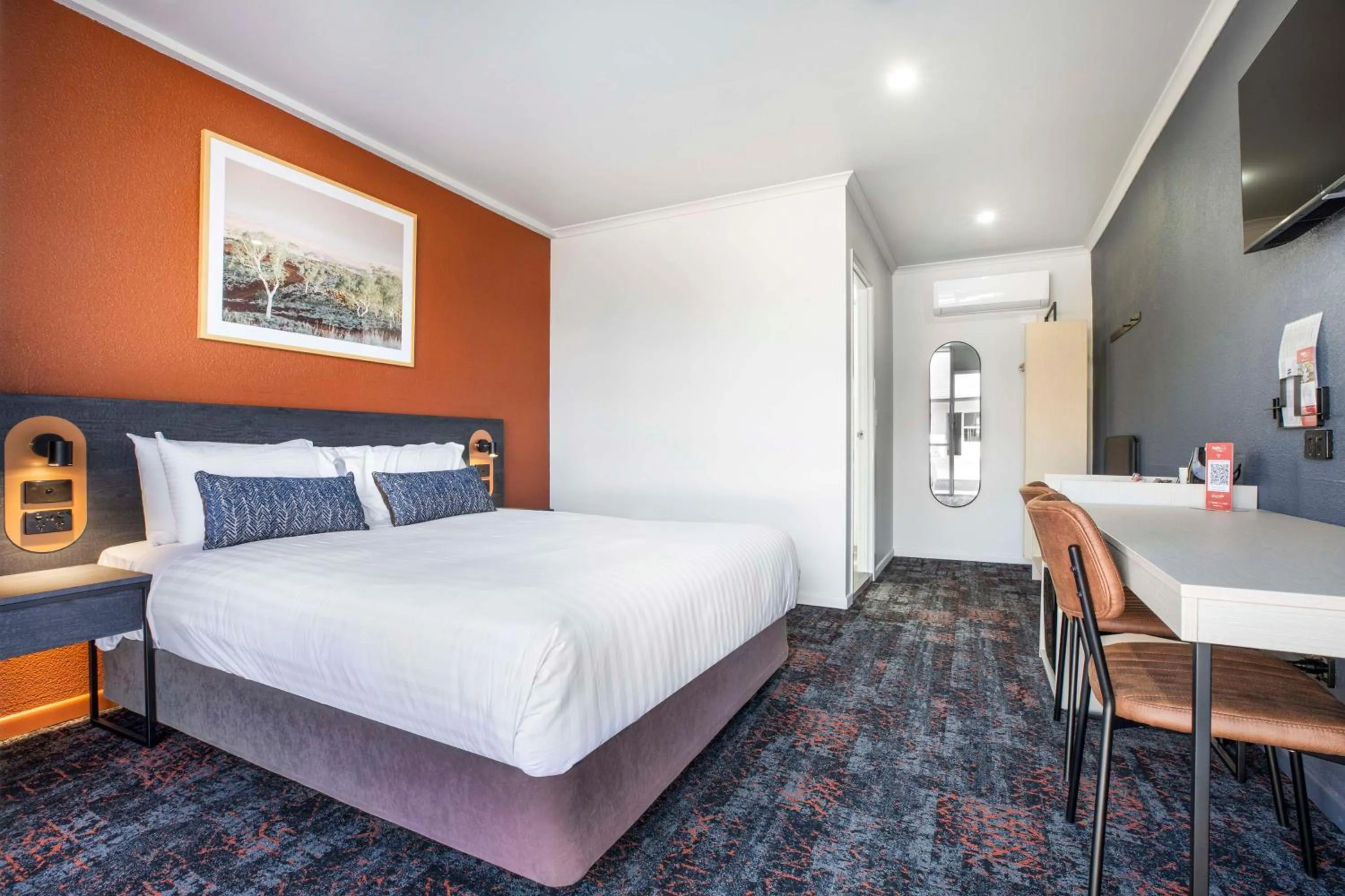 Bedroom, Bed in Nightcap at Horse & Jockey Hotel Warwick