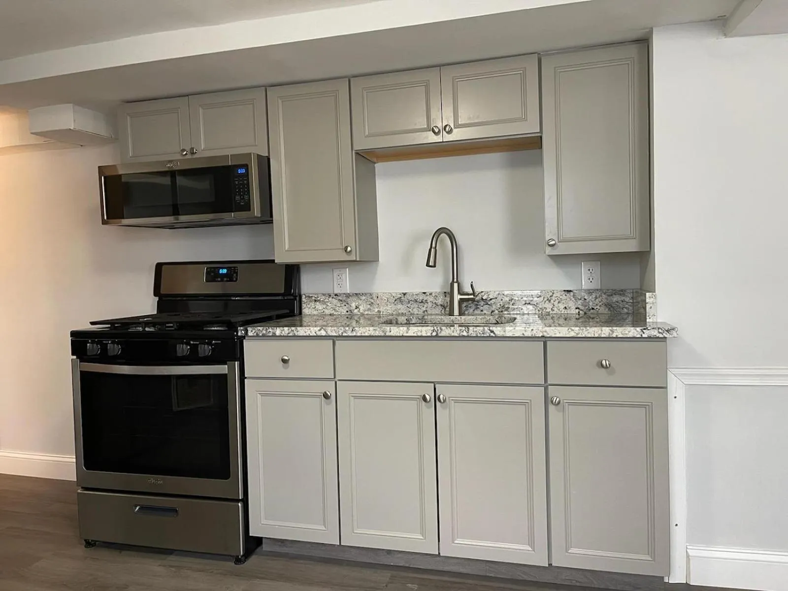 kitchen in Blue Water Inn