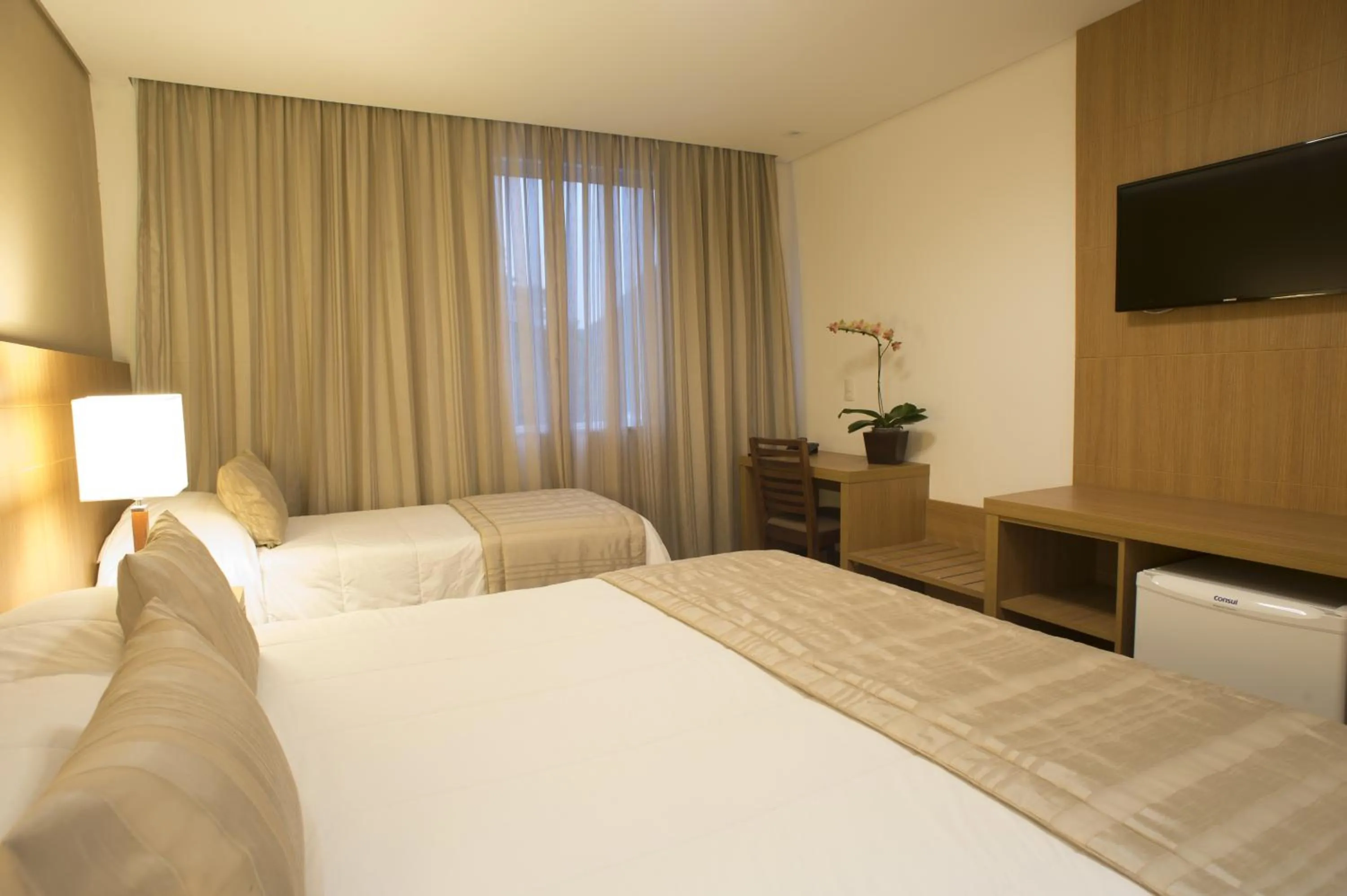 Photo of the whole room, Bed in Casablanca Center Hotel