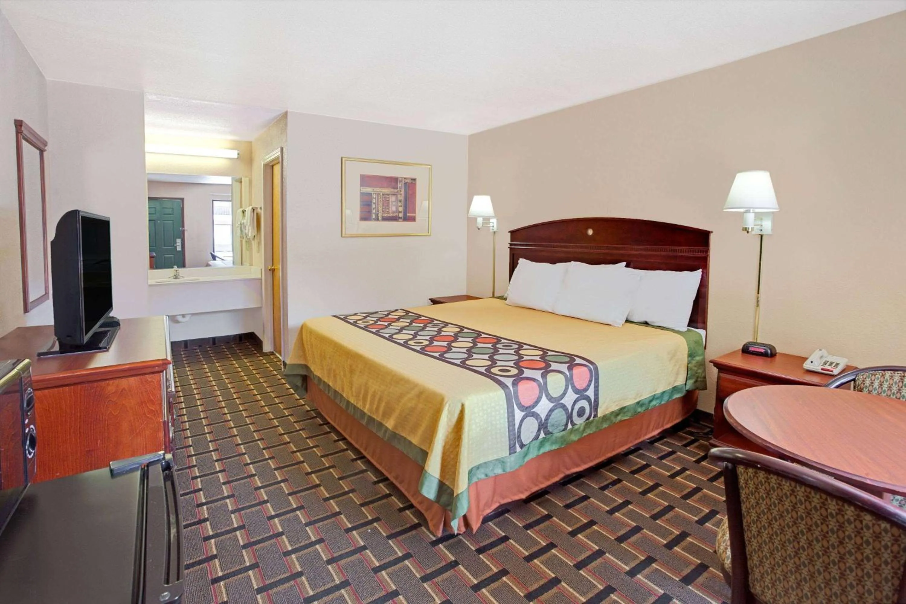 Photo of the whole room, Bed in Super 8 by Wyndham Acworth/Atlanta Area