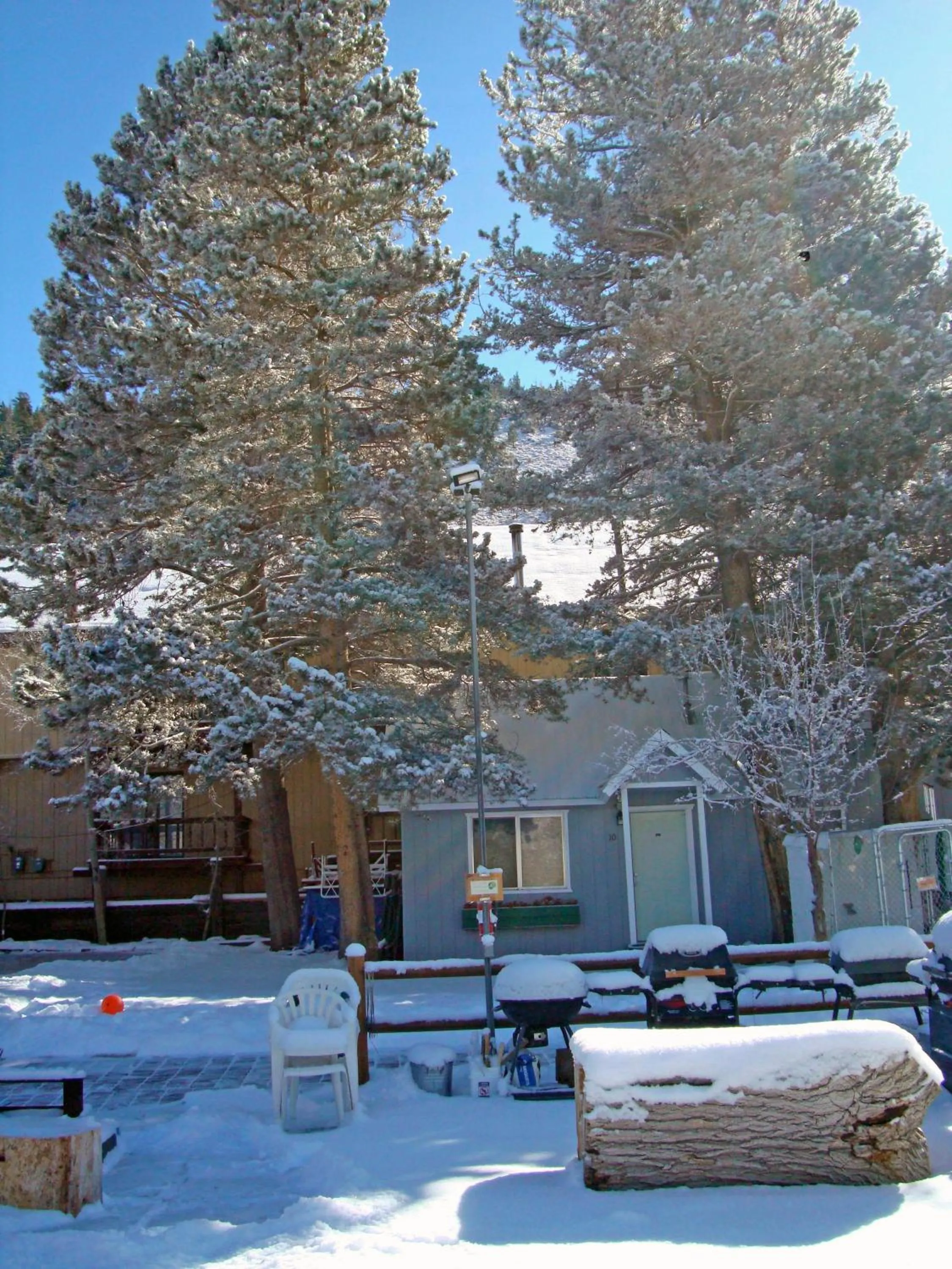 Facade/entrance in Lake Front Cabins