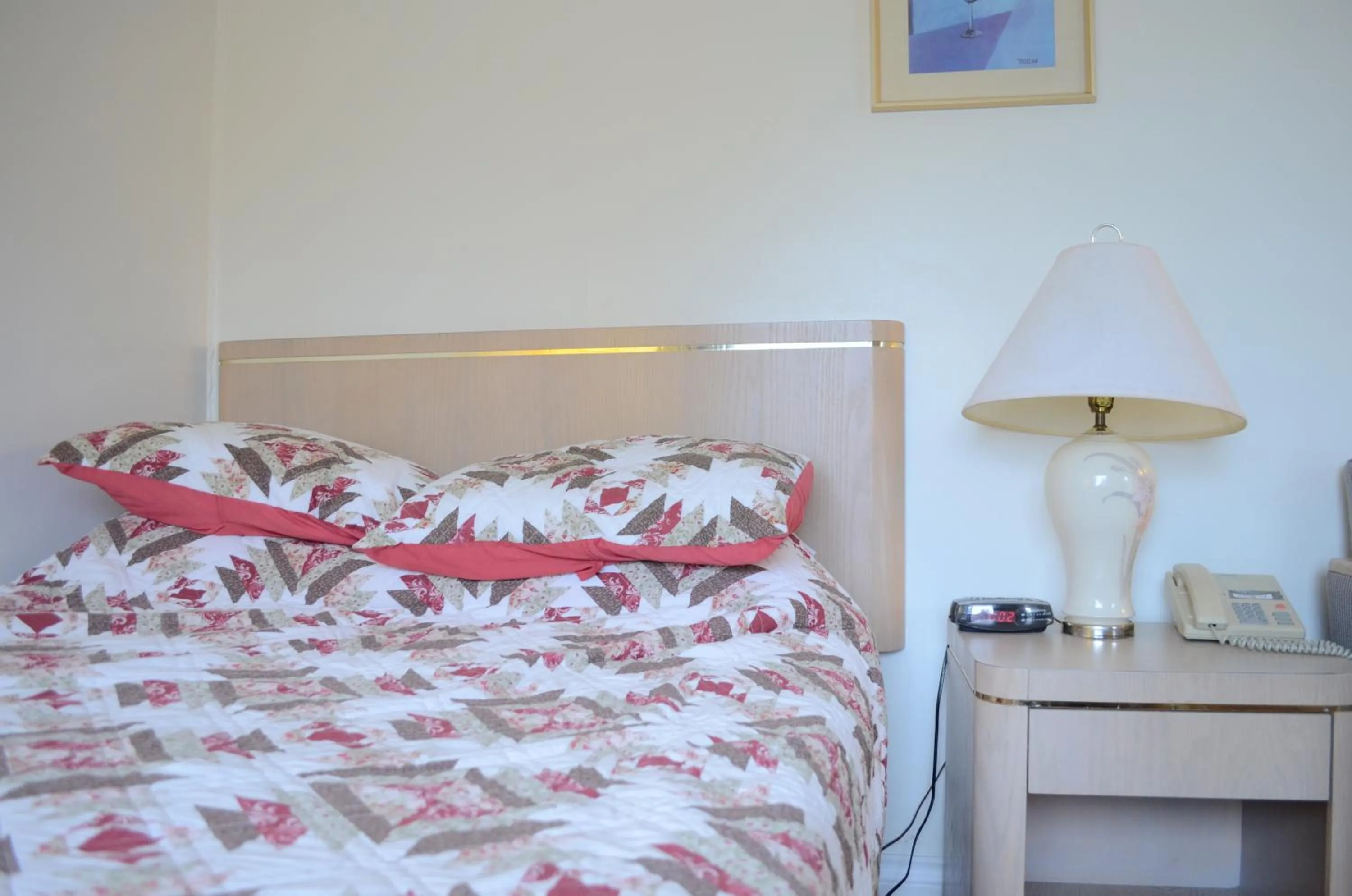 Bed in Seaside Villa Motel & RV Park