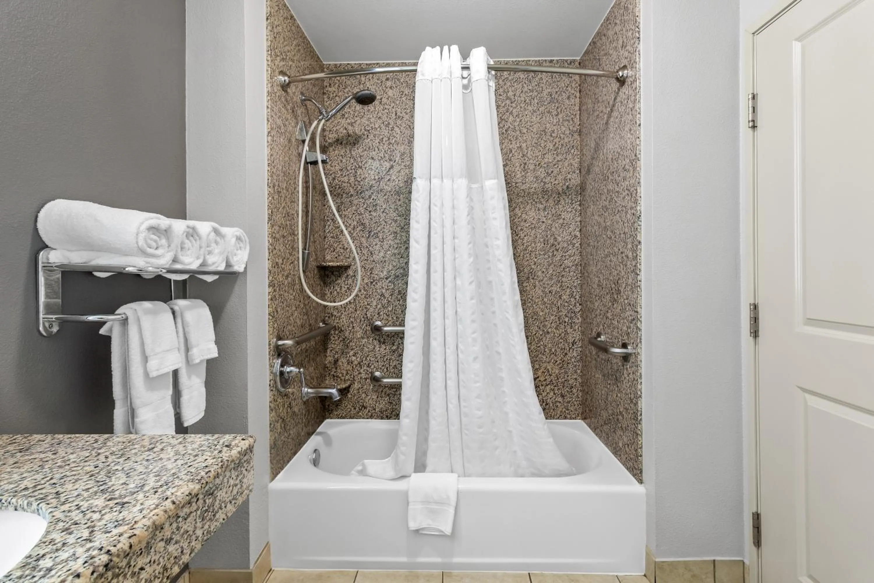 Bathroom in La Quinta by Wyndham Houston Energy Corridor