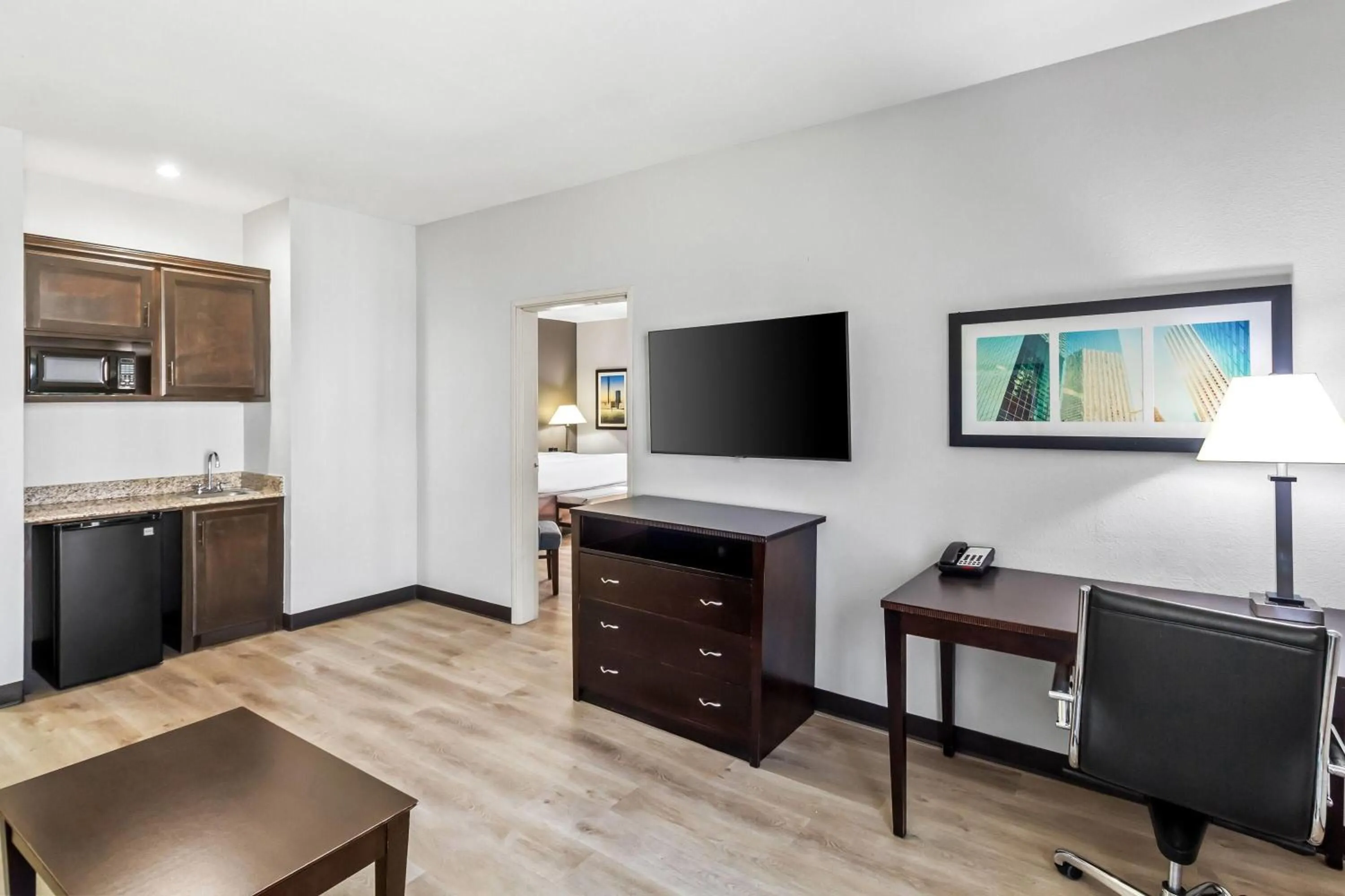 Photo of the whole room in La Quinta by Wyndham Houston Energy Corridor