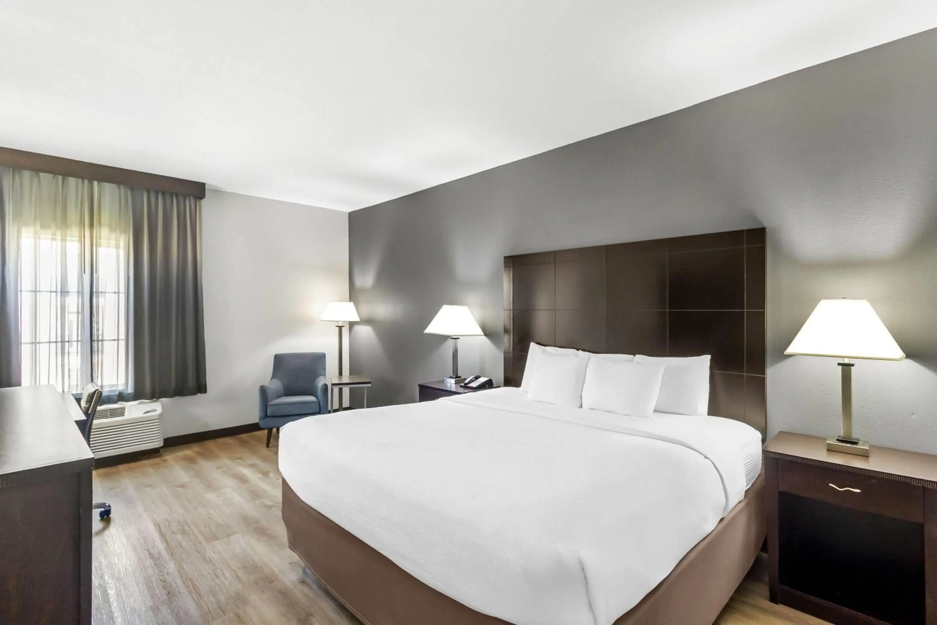 Bed in La Quinta by Wyndham Houston Energy Corridor