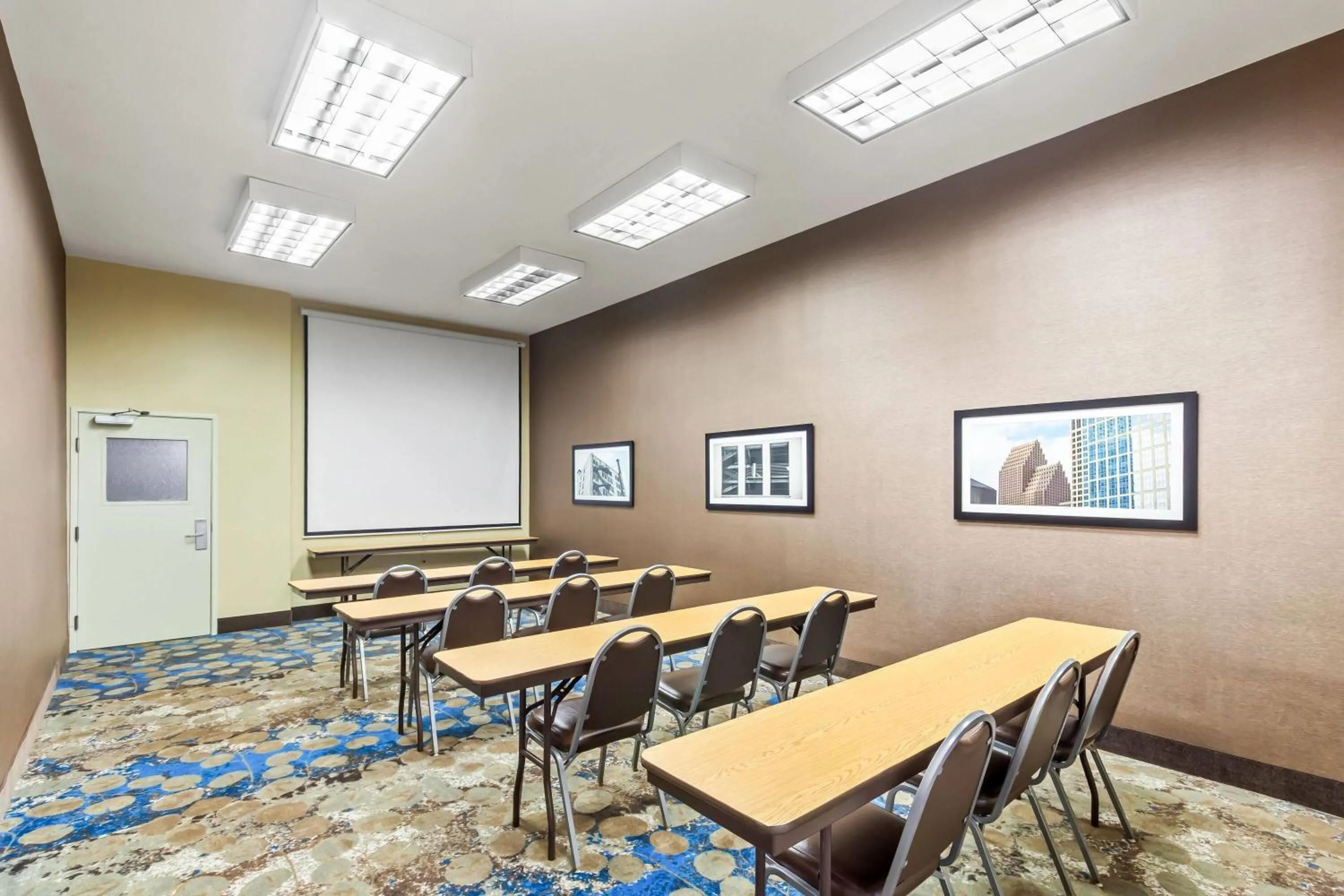 Meeting/conference room in La Quinta by Wyndham Houston Energy Corridor