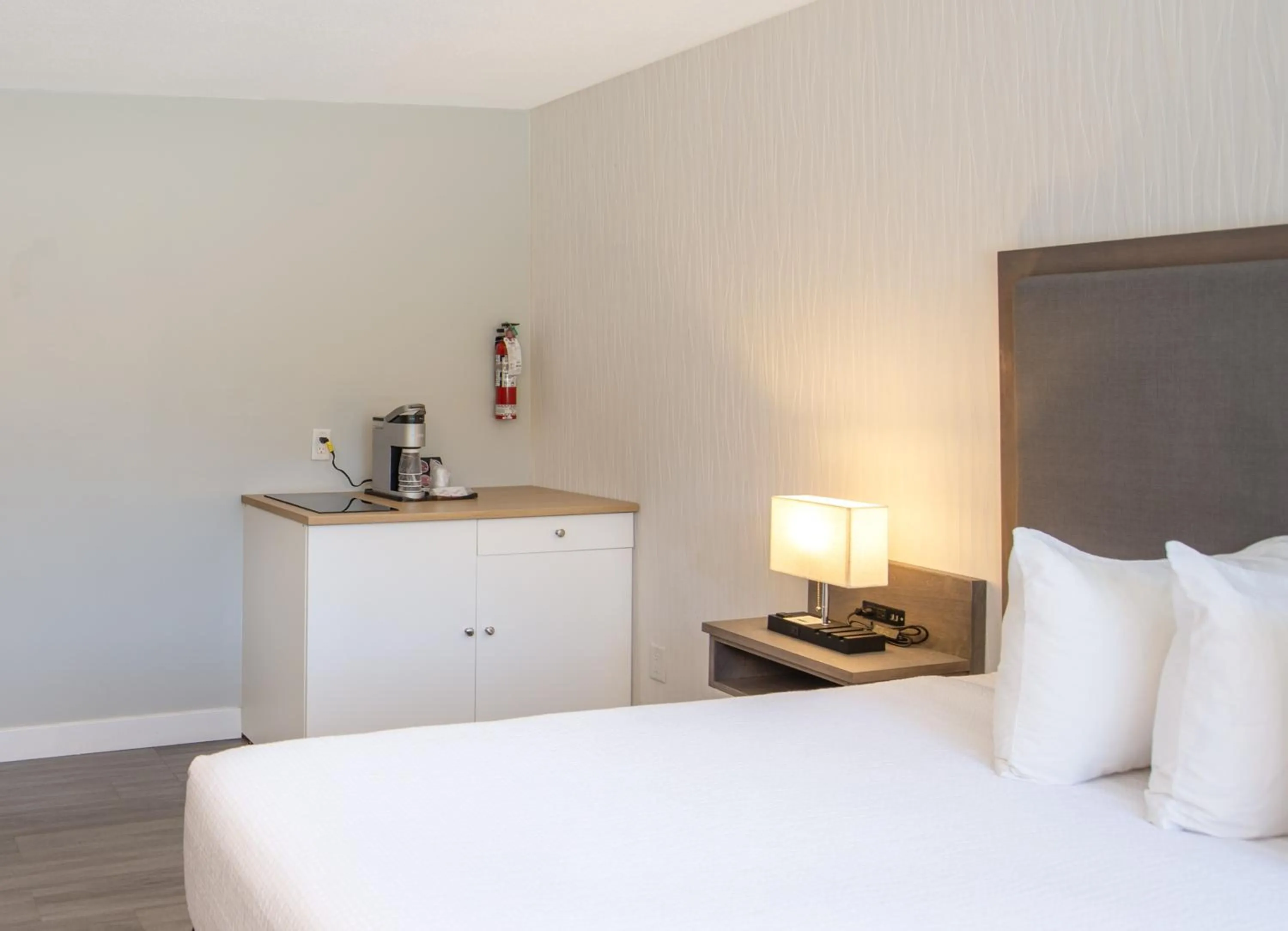 Kitchen or kitchenette, Bed in The Spot at Porpoise Bay