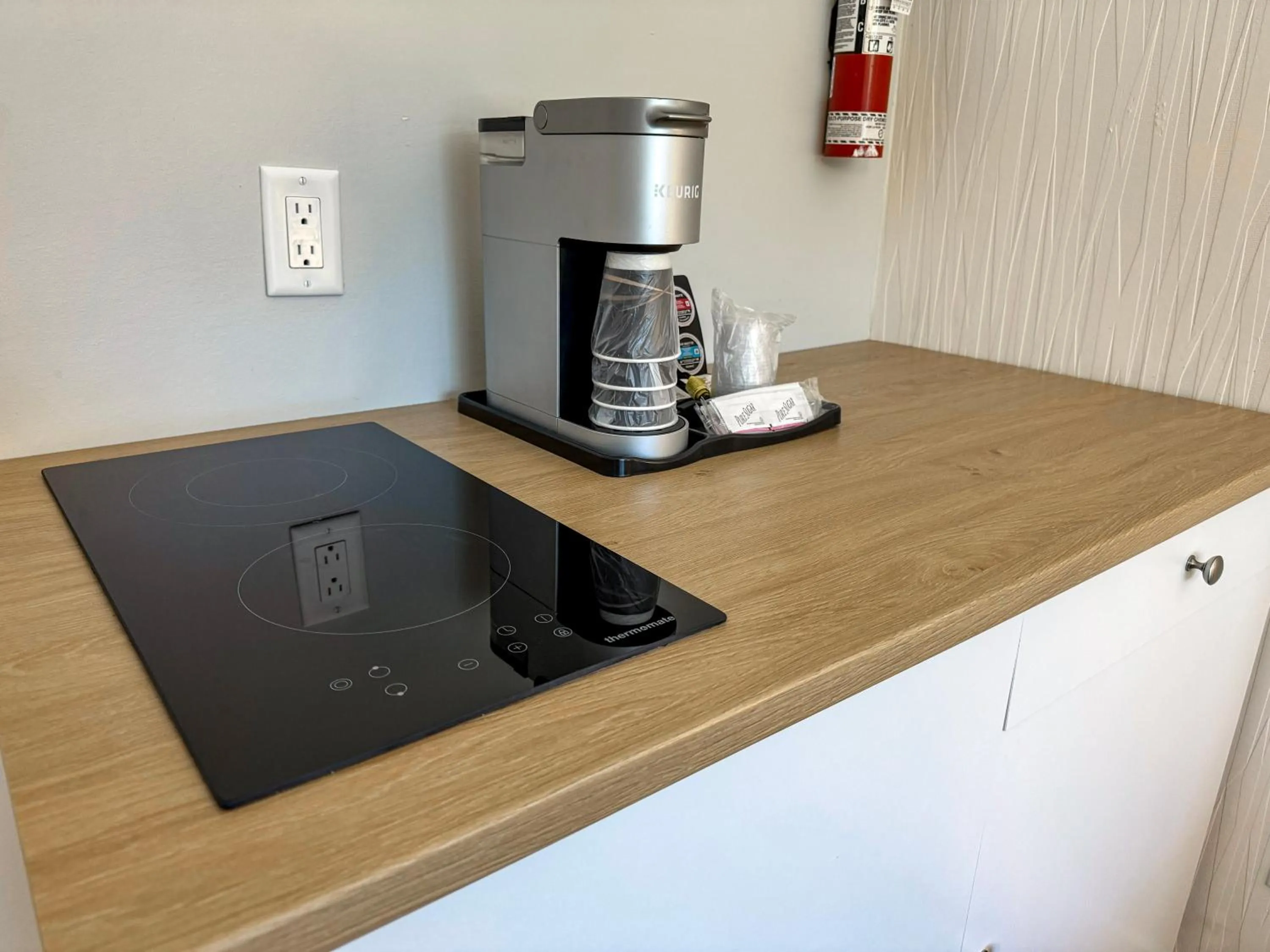 Coffee/tea facilities in The Spot at Porpoise Bay