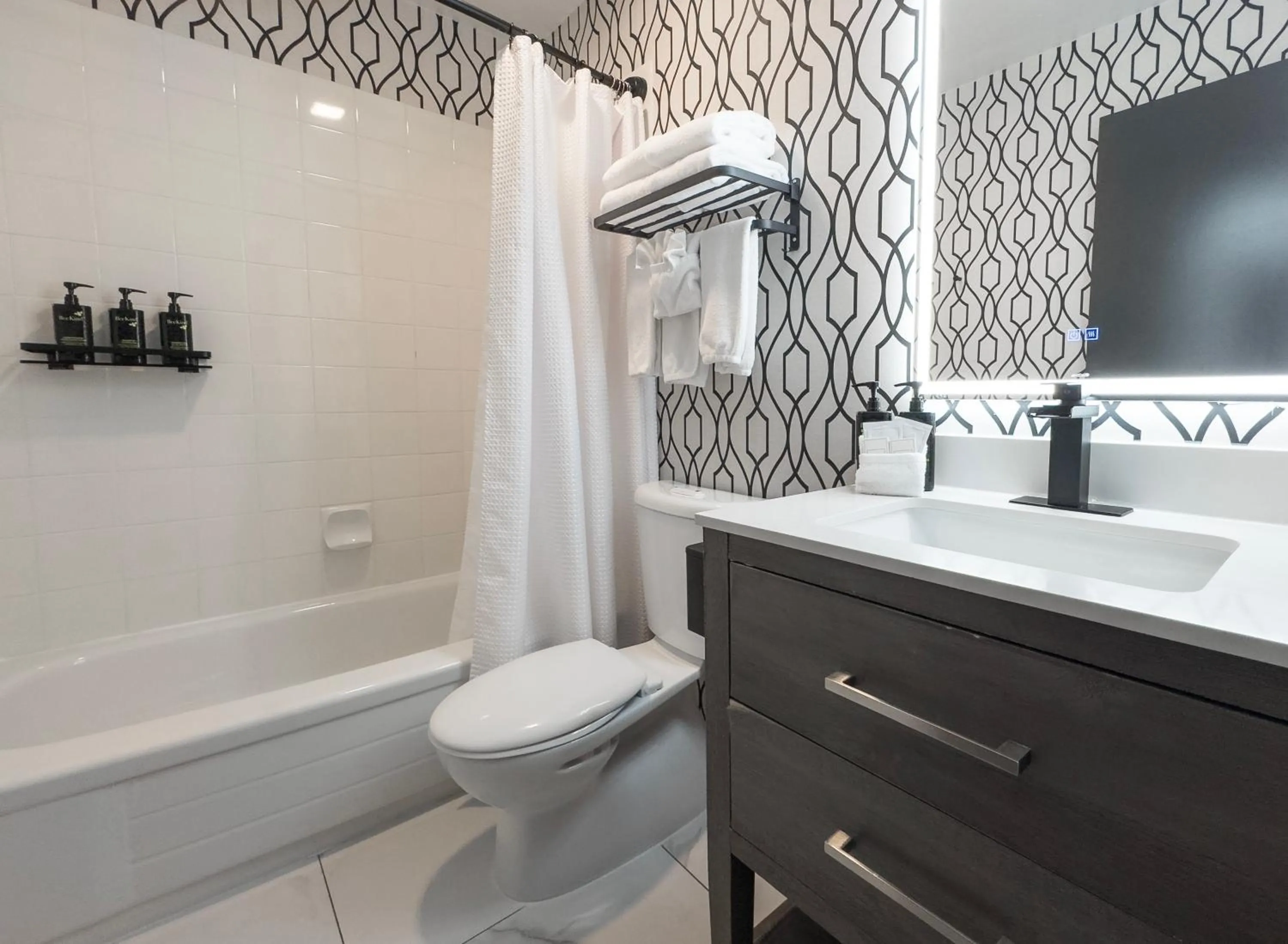 Shower in The Spot at Porpoise Bay