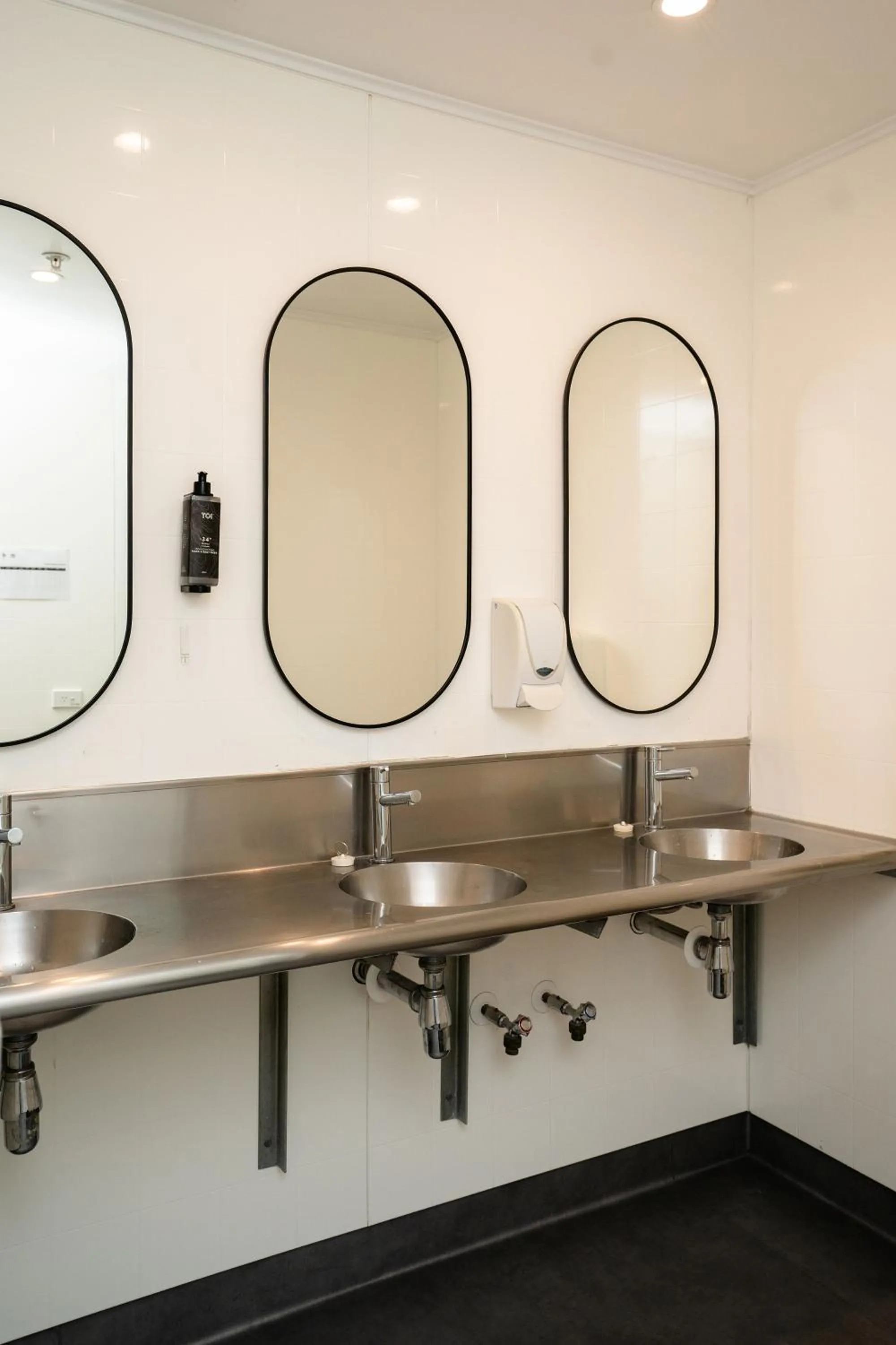 Bathroom in Haka House Wellington