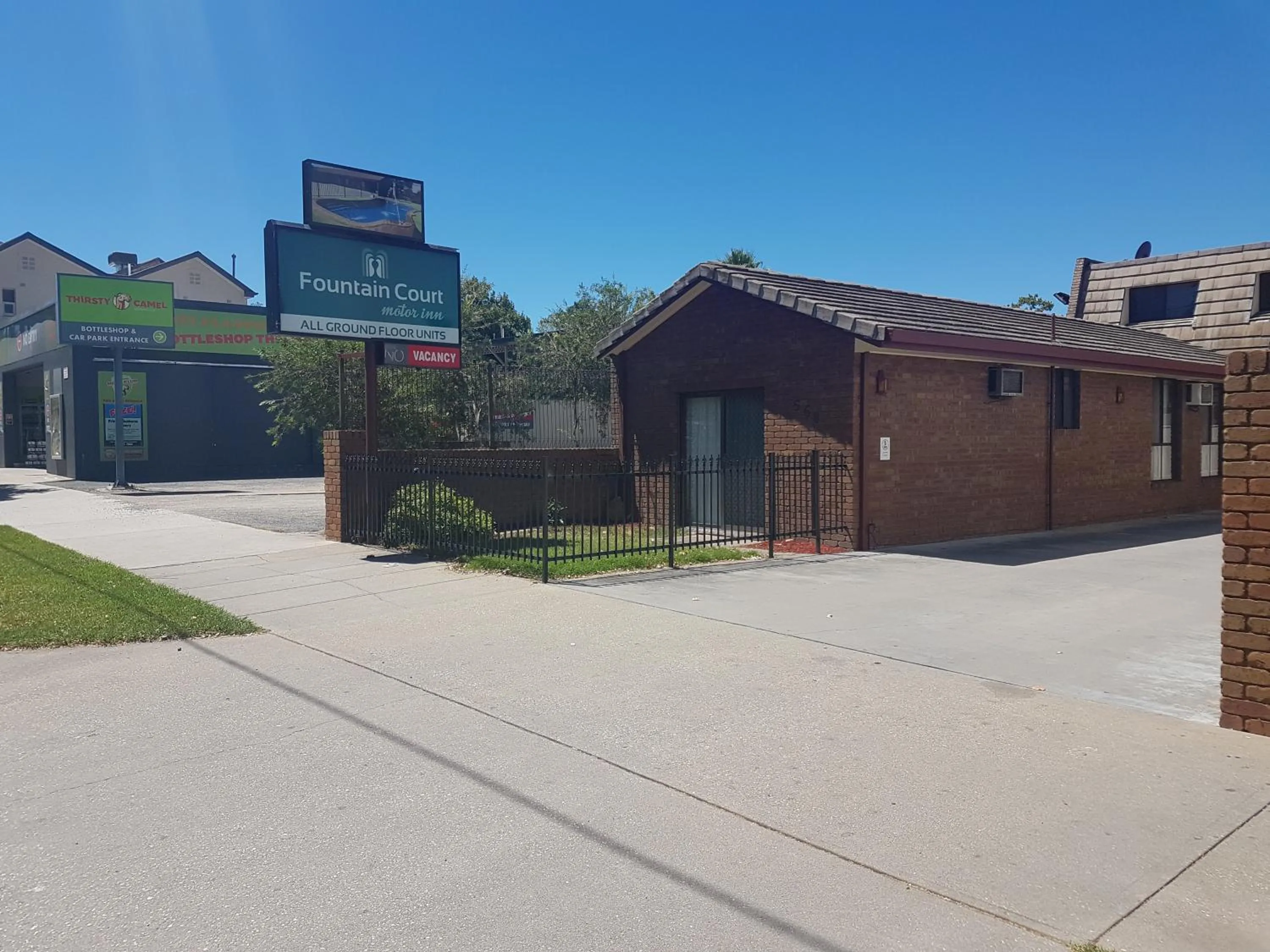 Property building in Fountain Court Motor Inn Albury