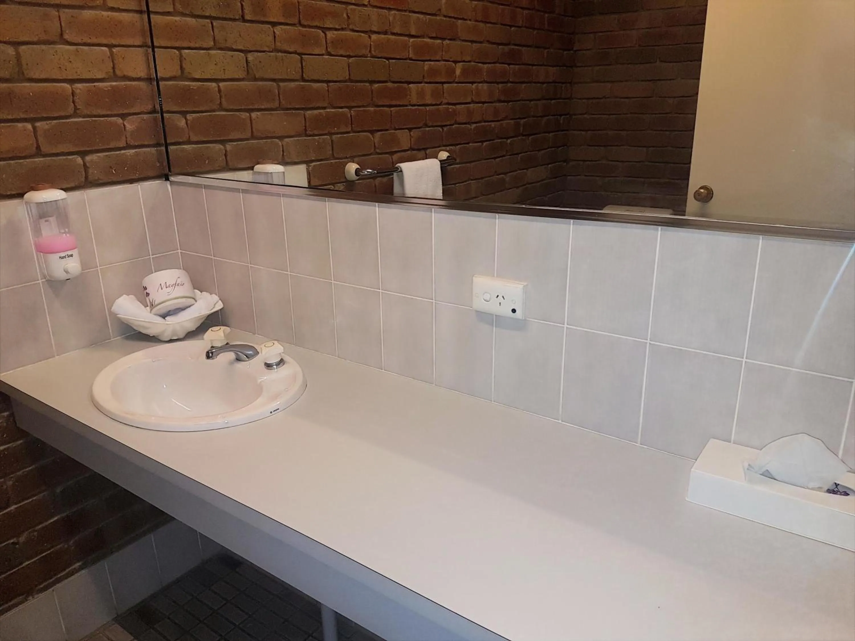 Shower in Fountain Court Motor Inn Albury