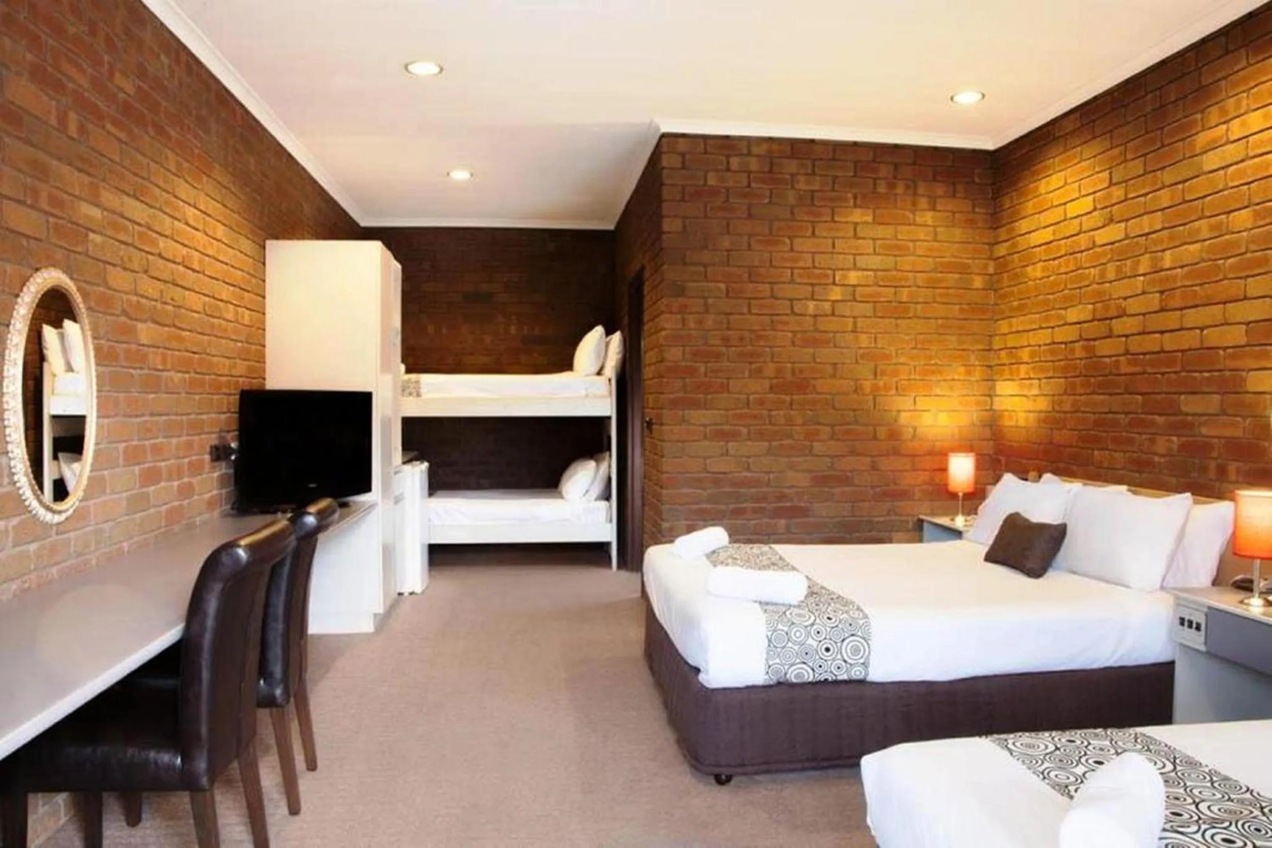 Bed in Fountain Court Motor Inn Albury