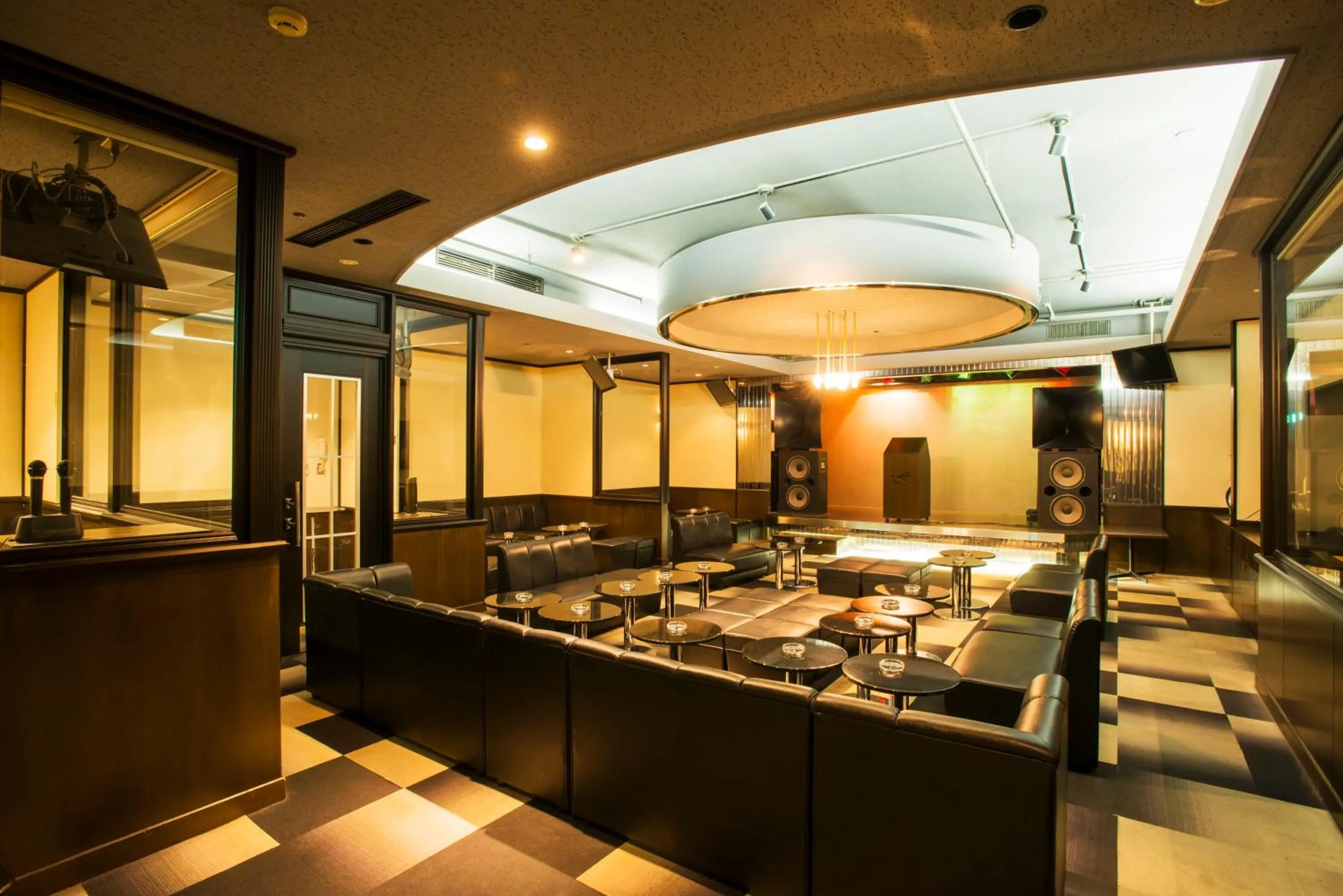 On-site shops in Fukuichi