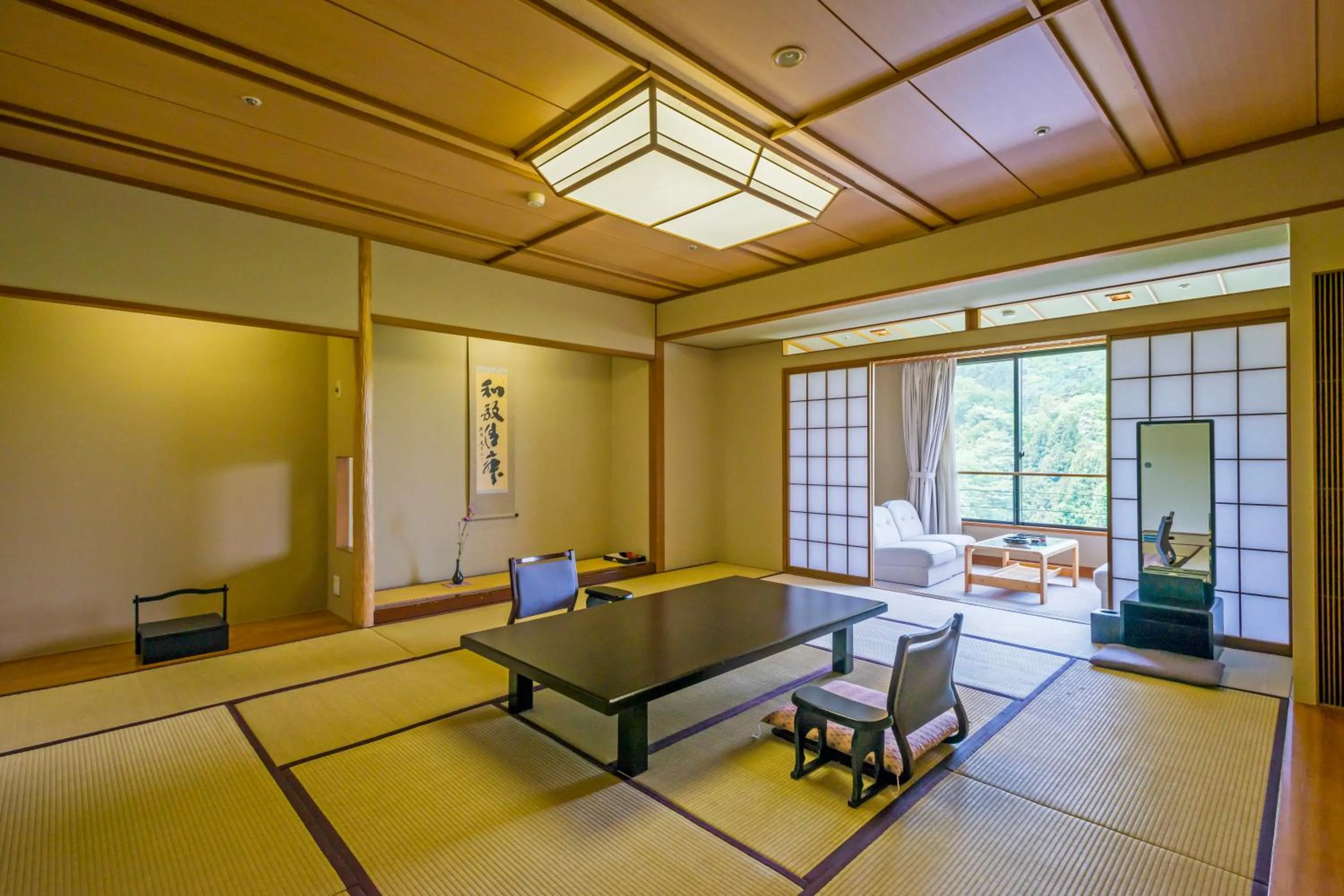 Photo of the whole room in Fukuichi