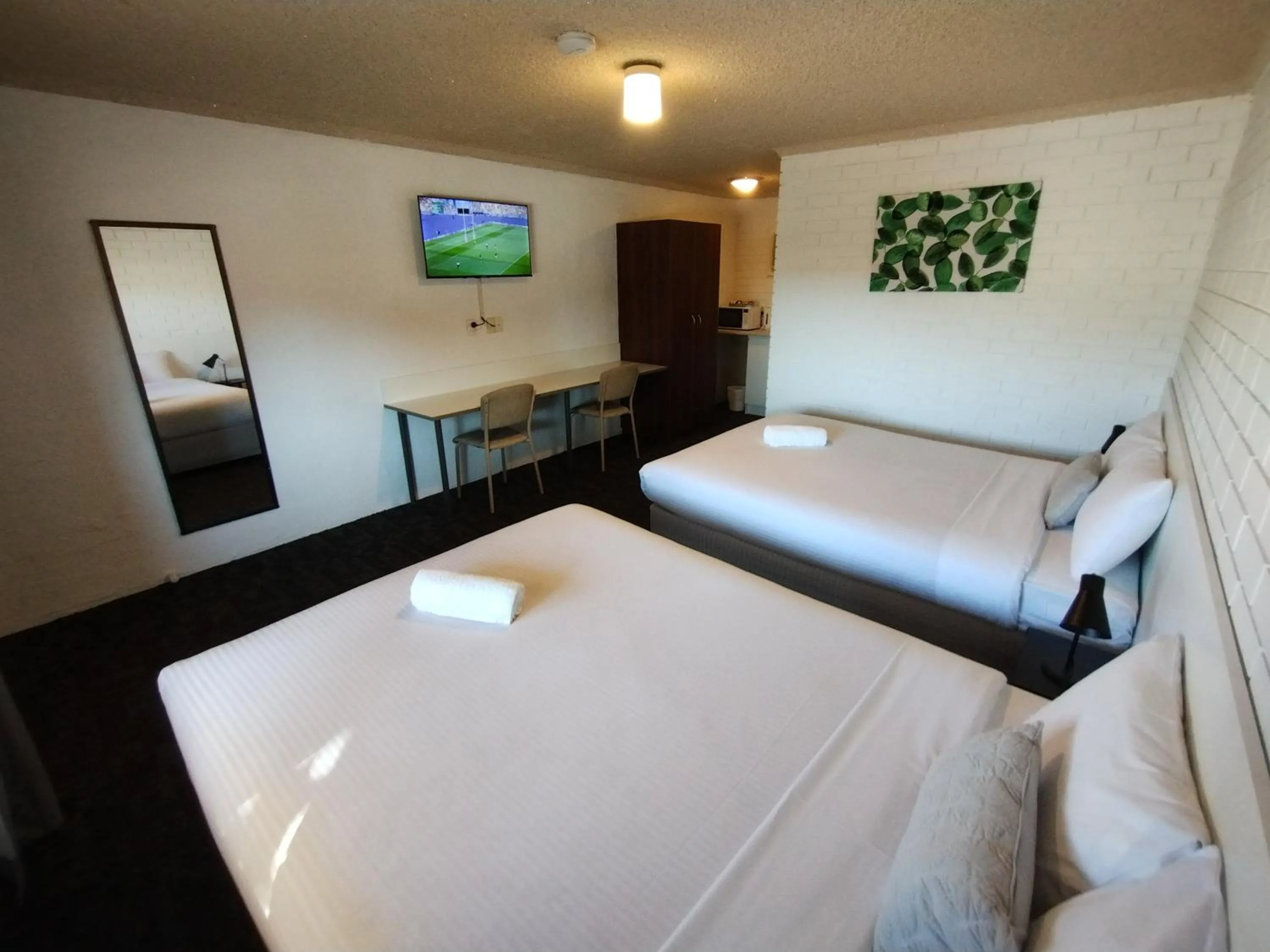 Bedroom, Bed in Junction Motel Wagga