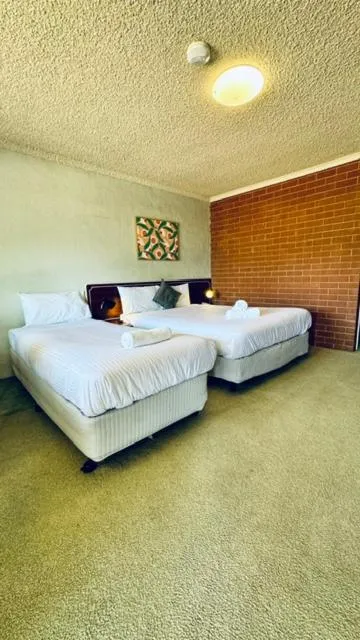 Bed in Junction Motel Wagga