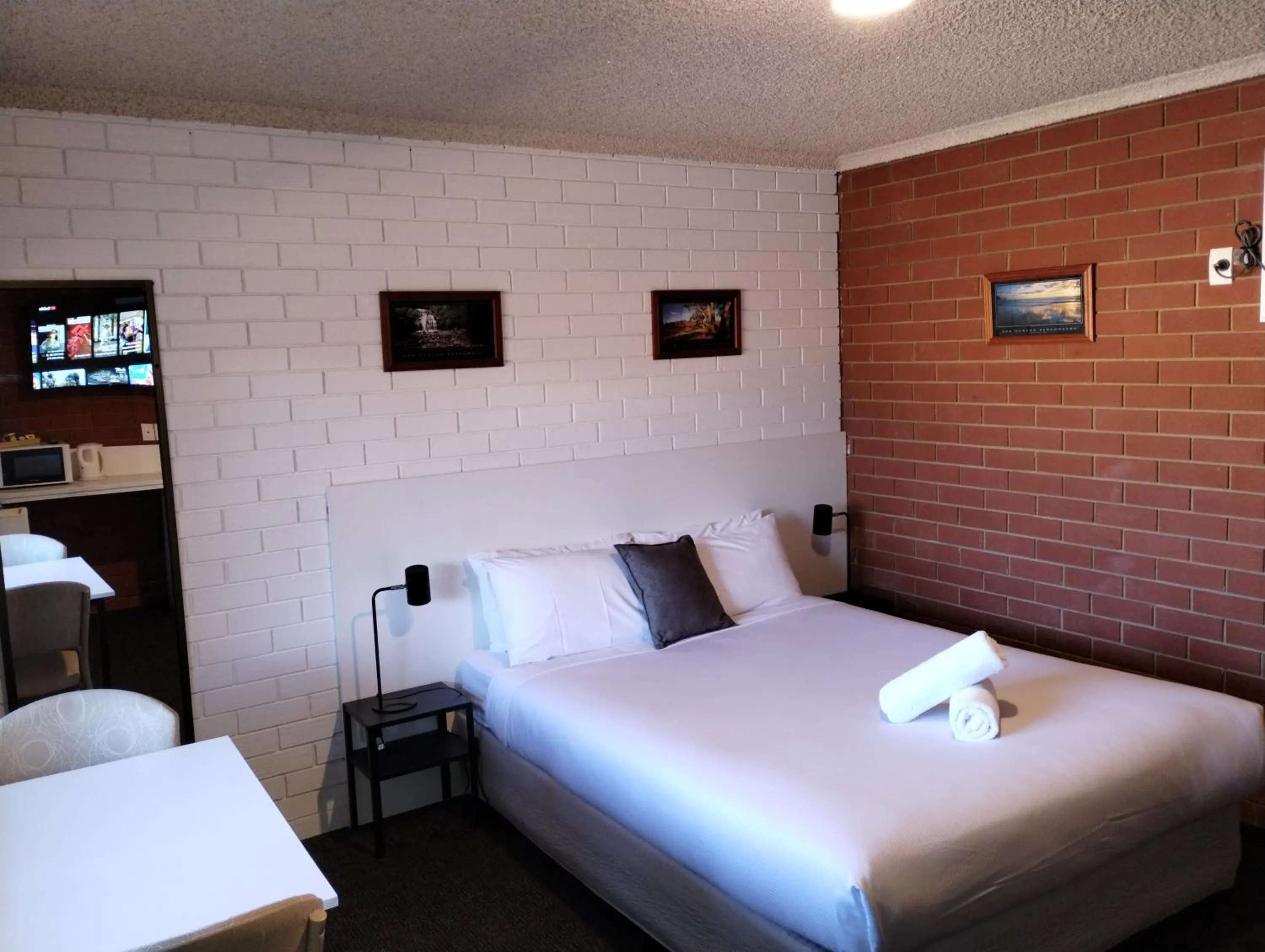 Bedroom, Bed in Junction Motel Wagga