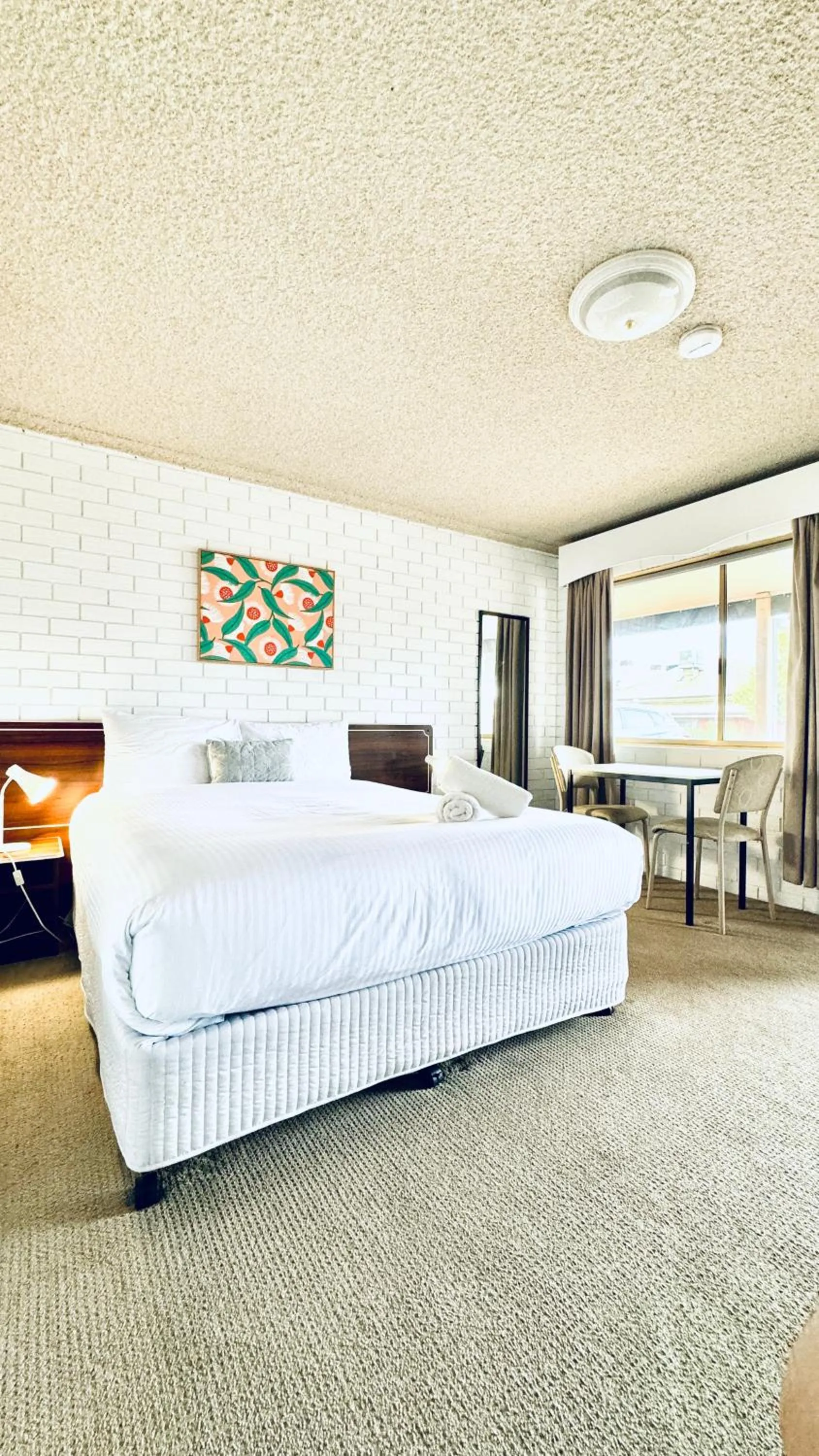 Bed in Junction Motel Wagga